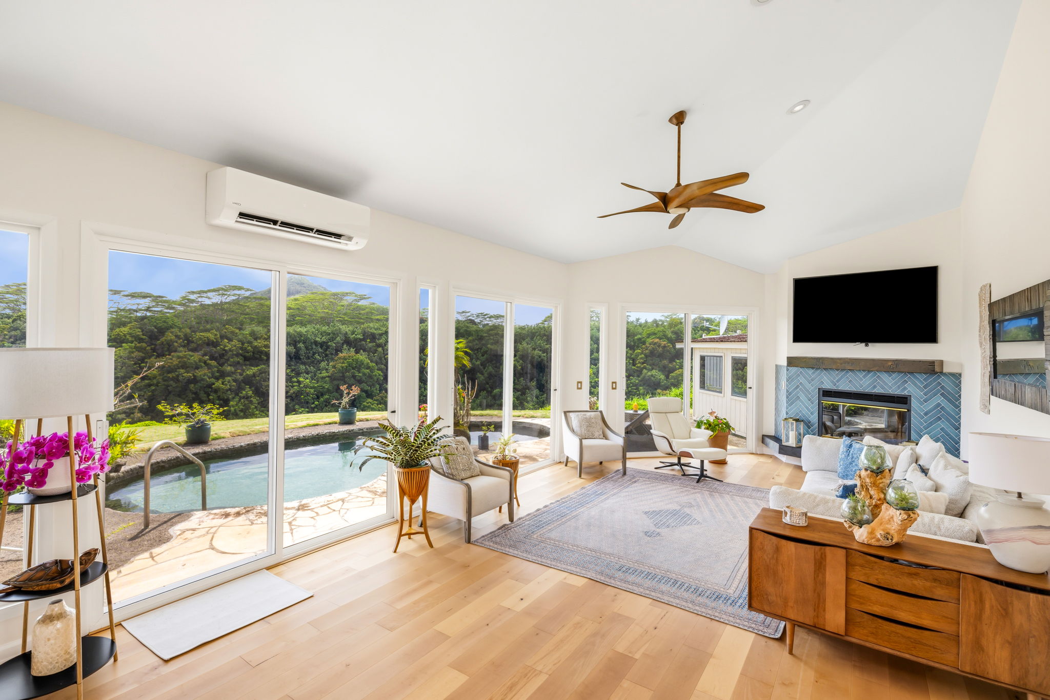 6474 Kaahele St Property Photo 3