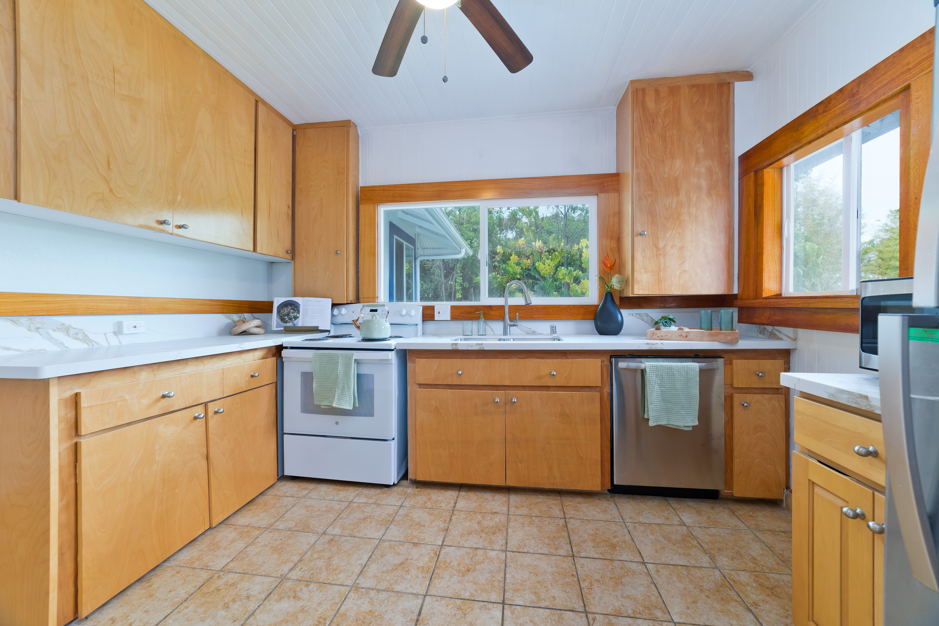 2048 Kalanianaole St Property Photo 9