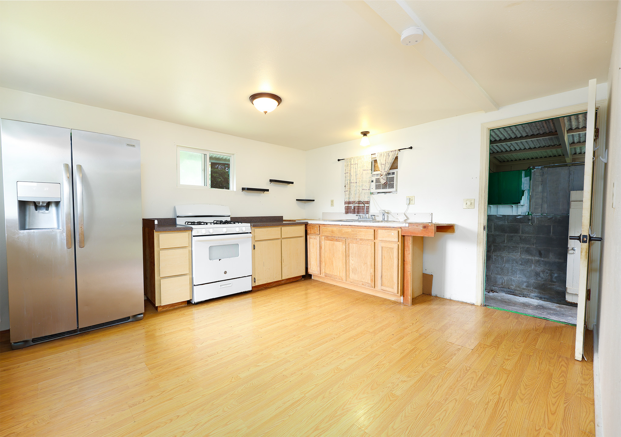 54-2379 Kynnersley Rd Property Photo 6