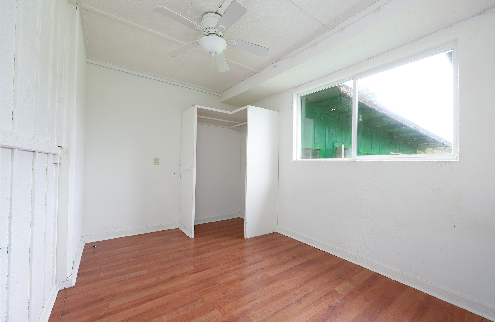 54-2379 Kynnersley Rd Property Photo 17