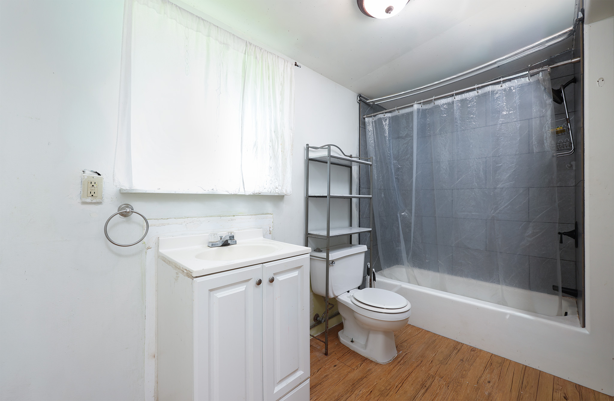 54-2379 Kynnersley Rd Property Photo 18