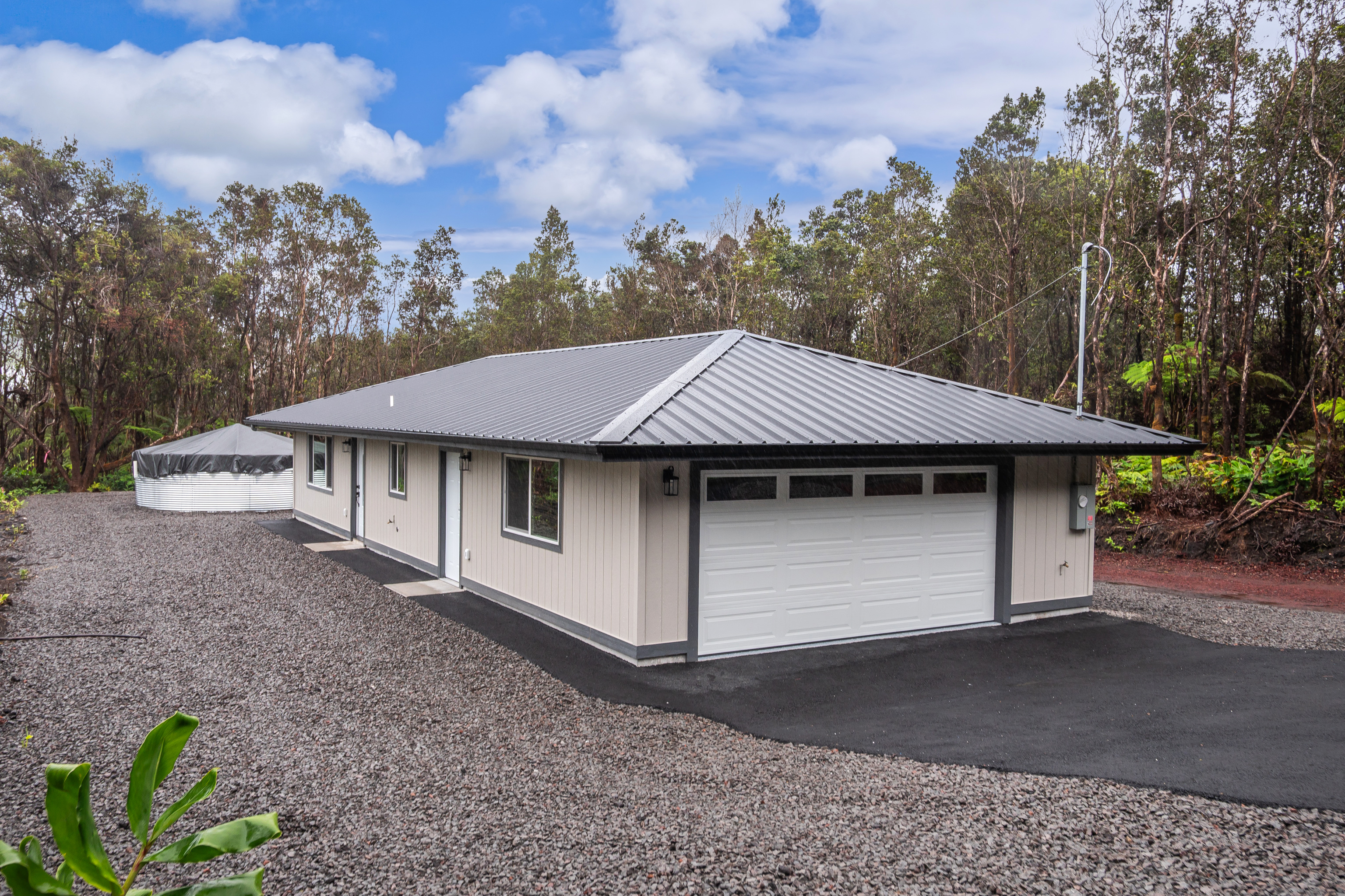 11-3962-A LIONA ST Property Photo 1