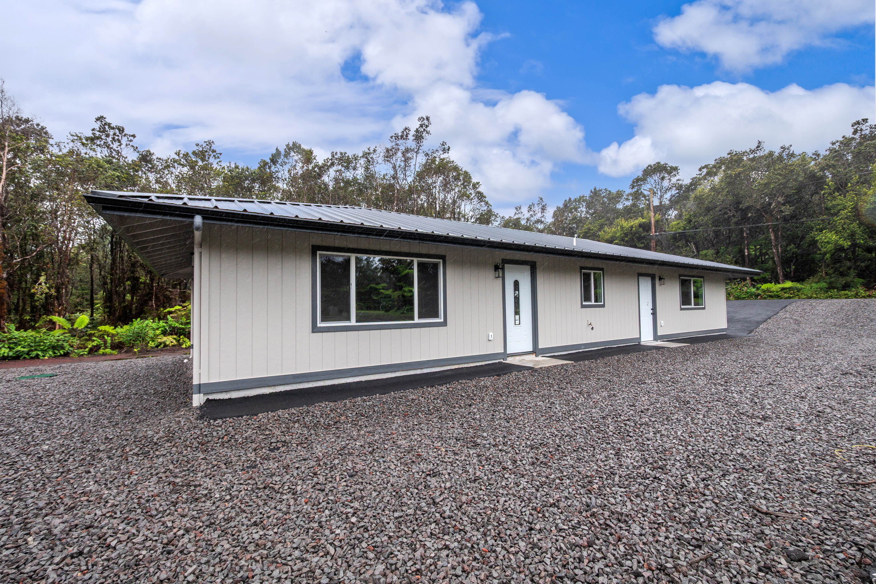 11-3962-a Liona St Property Photo 2