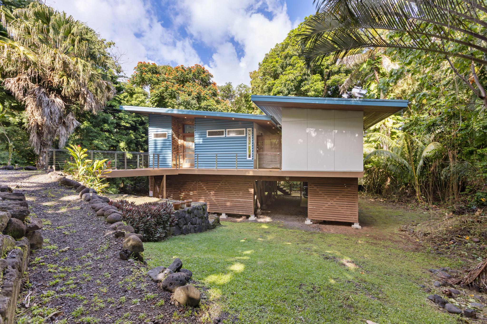12-7235 Mauka Nui St Property Photo 1