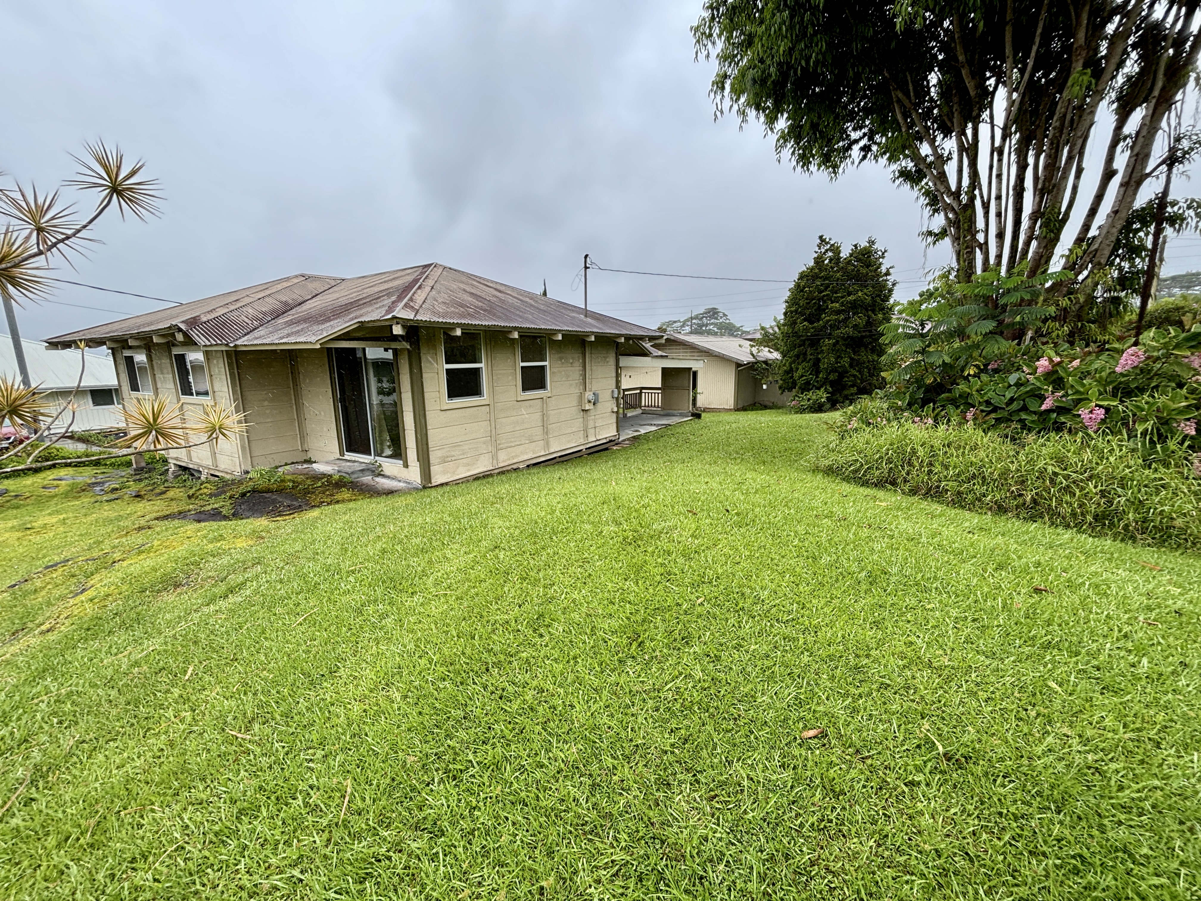 1940 Kaumana Dr Property Photo 3