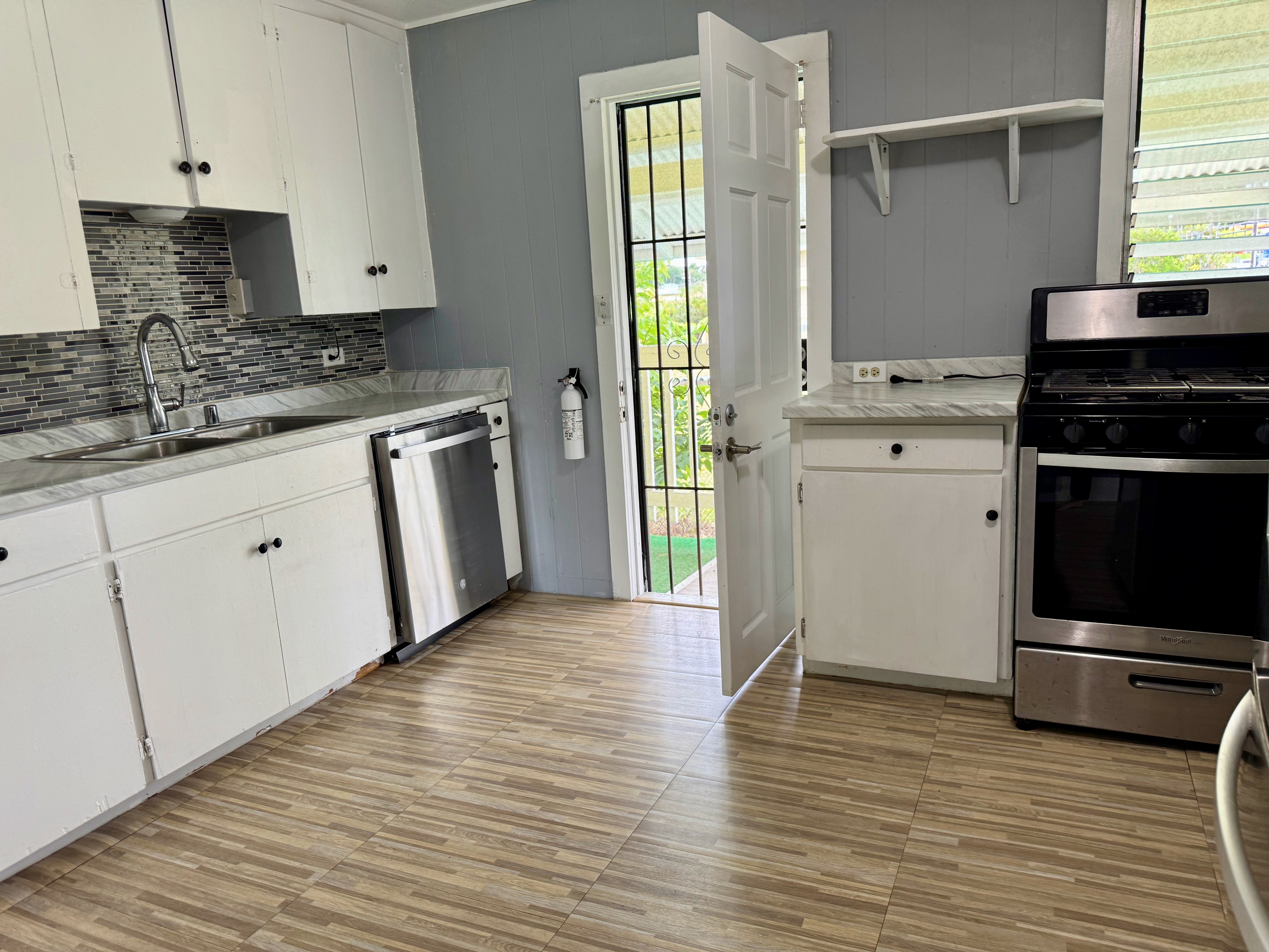 2133 Kinoole St Property Photo 5