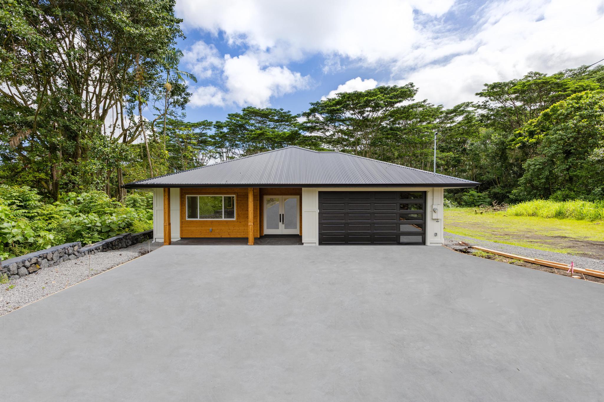 935 Kaumana Dr Property Photo 1