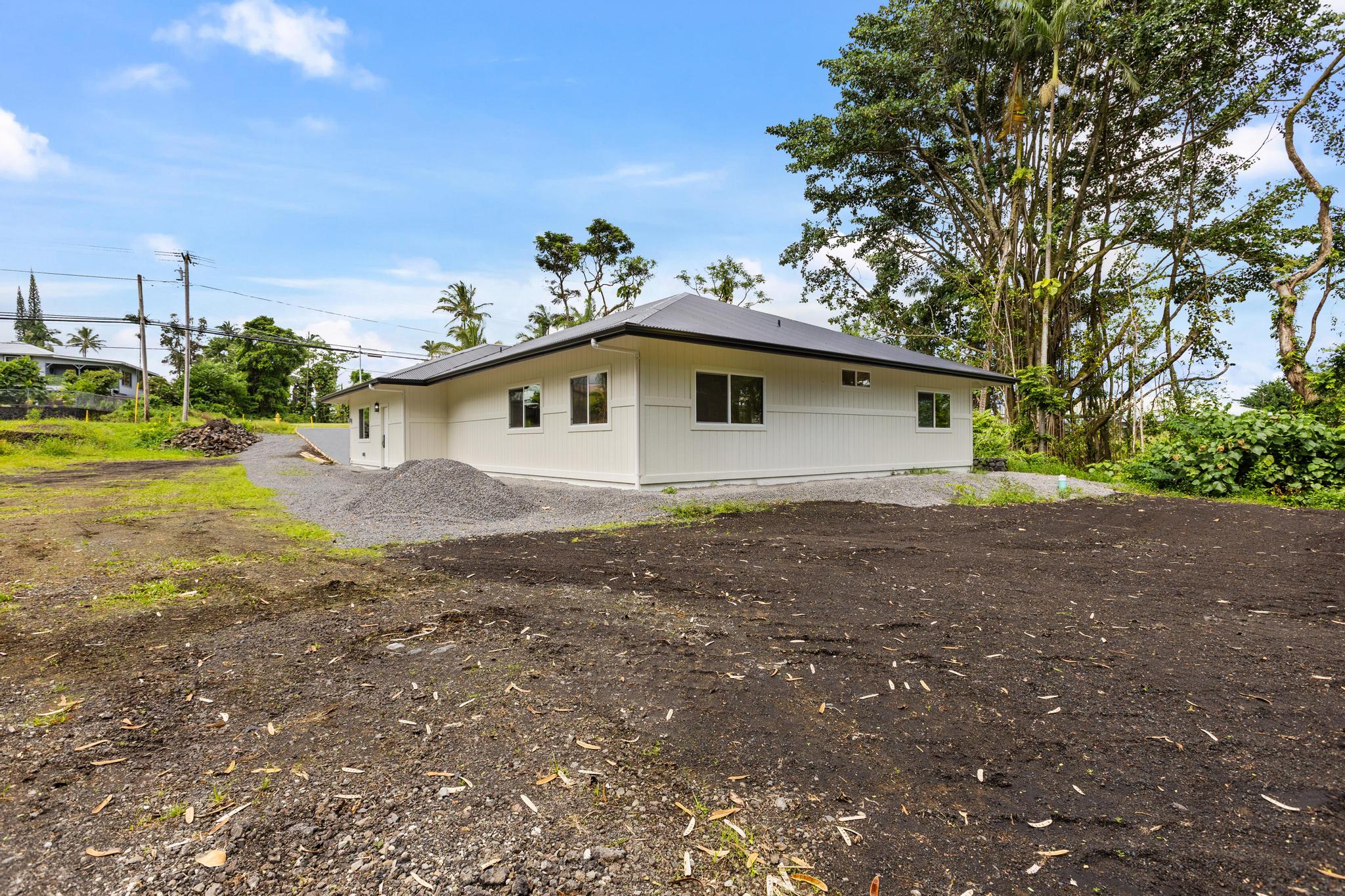 935 Kaumana Dr Property Photo 23