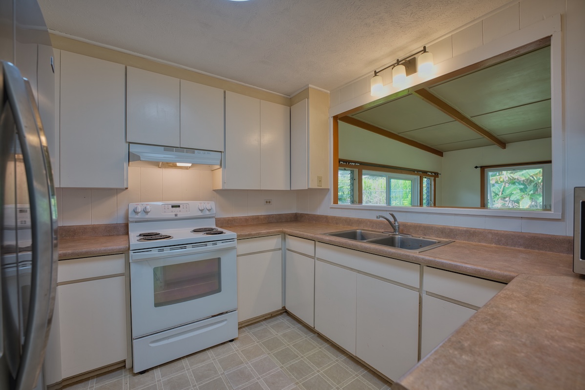35 Hokulani St Property Photo 5