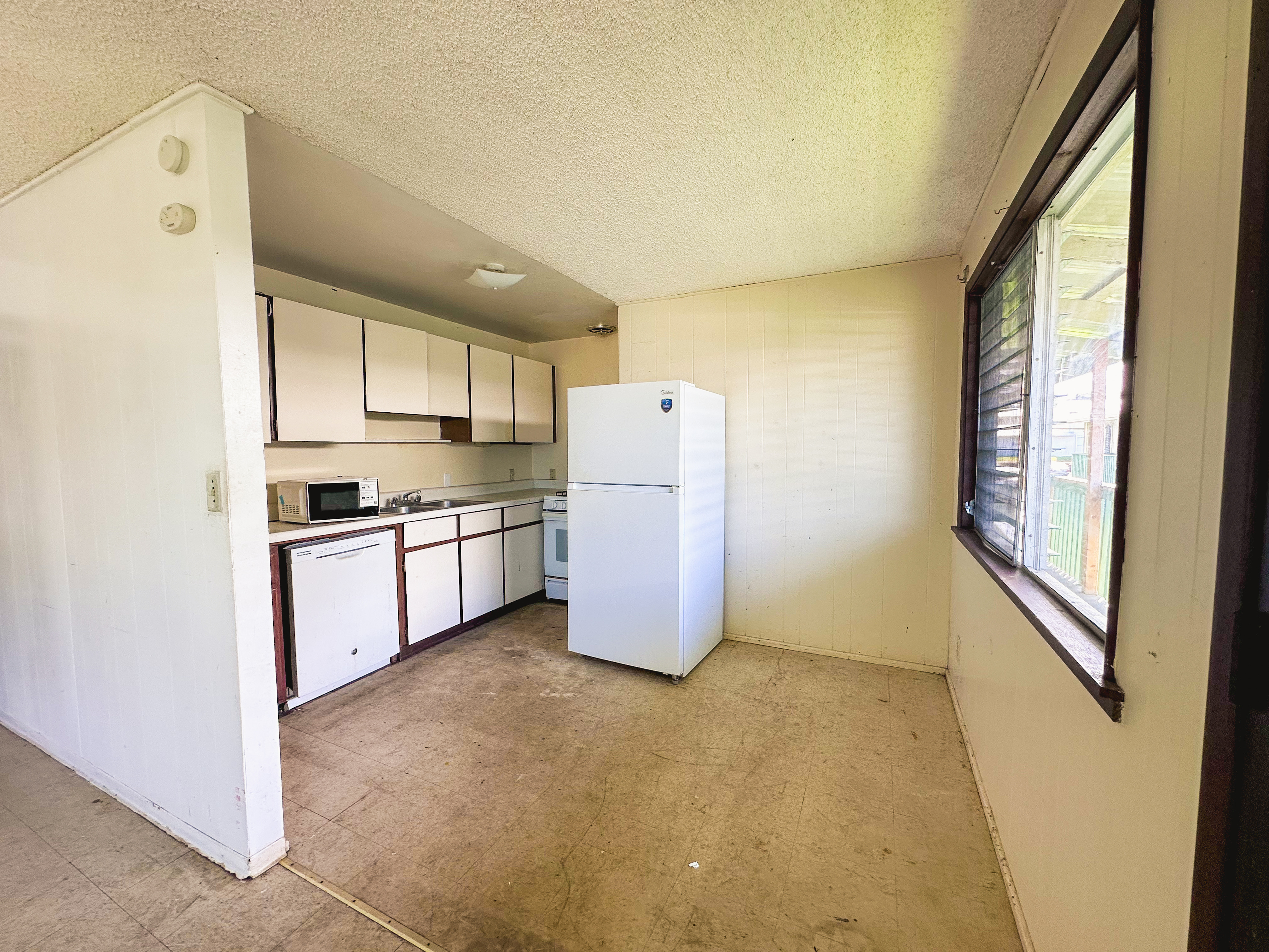 485 Waianuenue Ave D-219 Property Photo 4