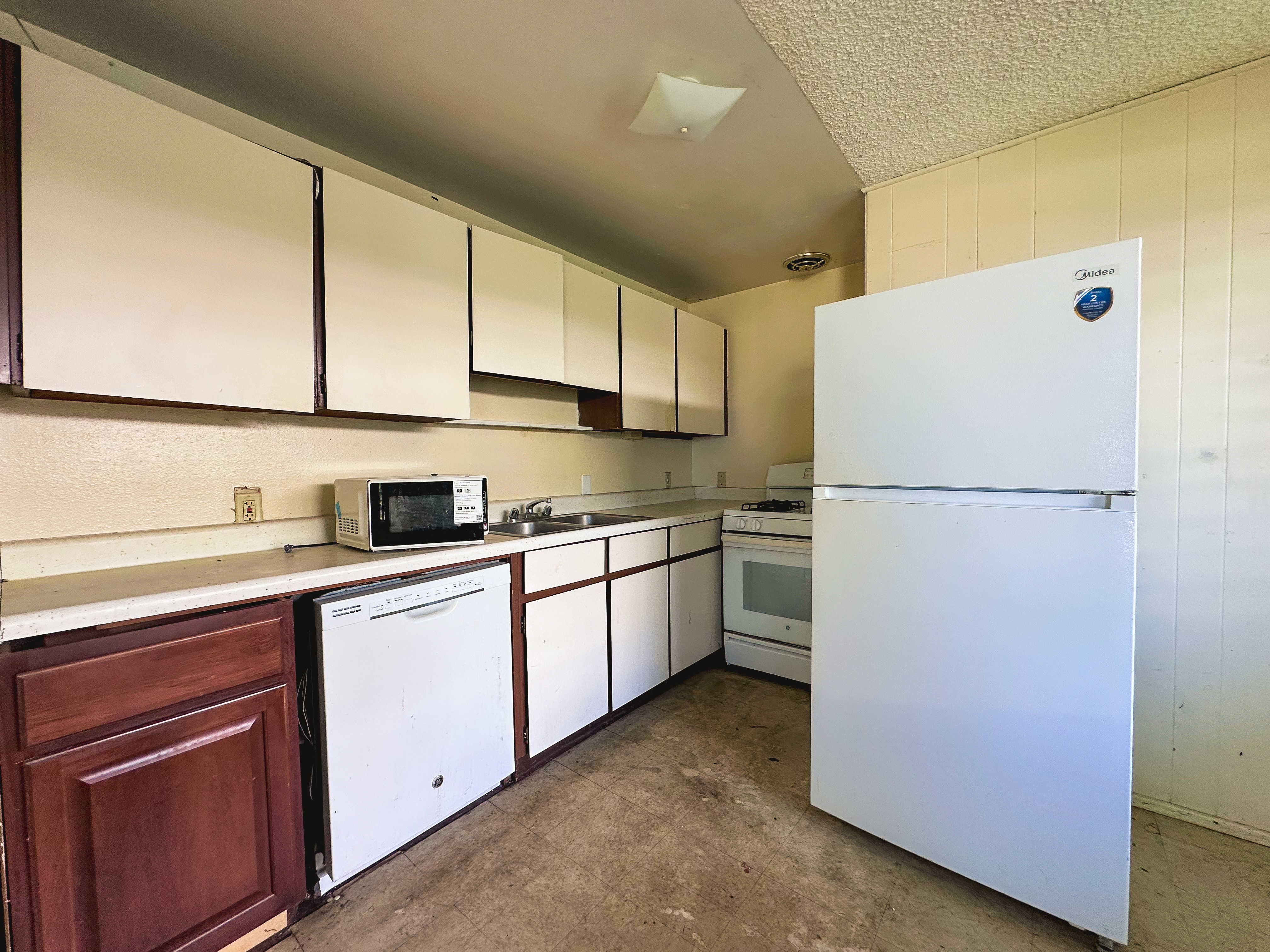 485 Waianuenue Ave D-219 Property Photo 5