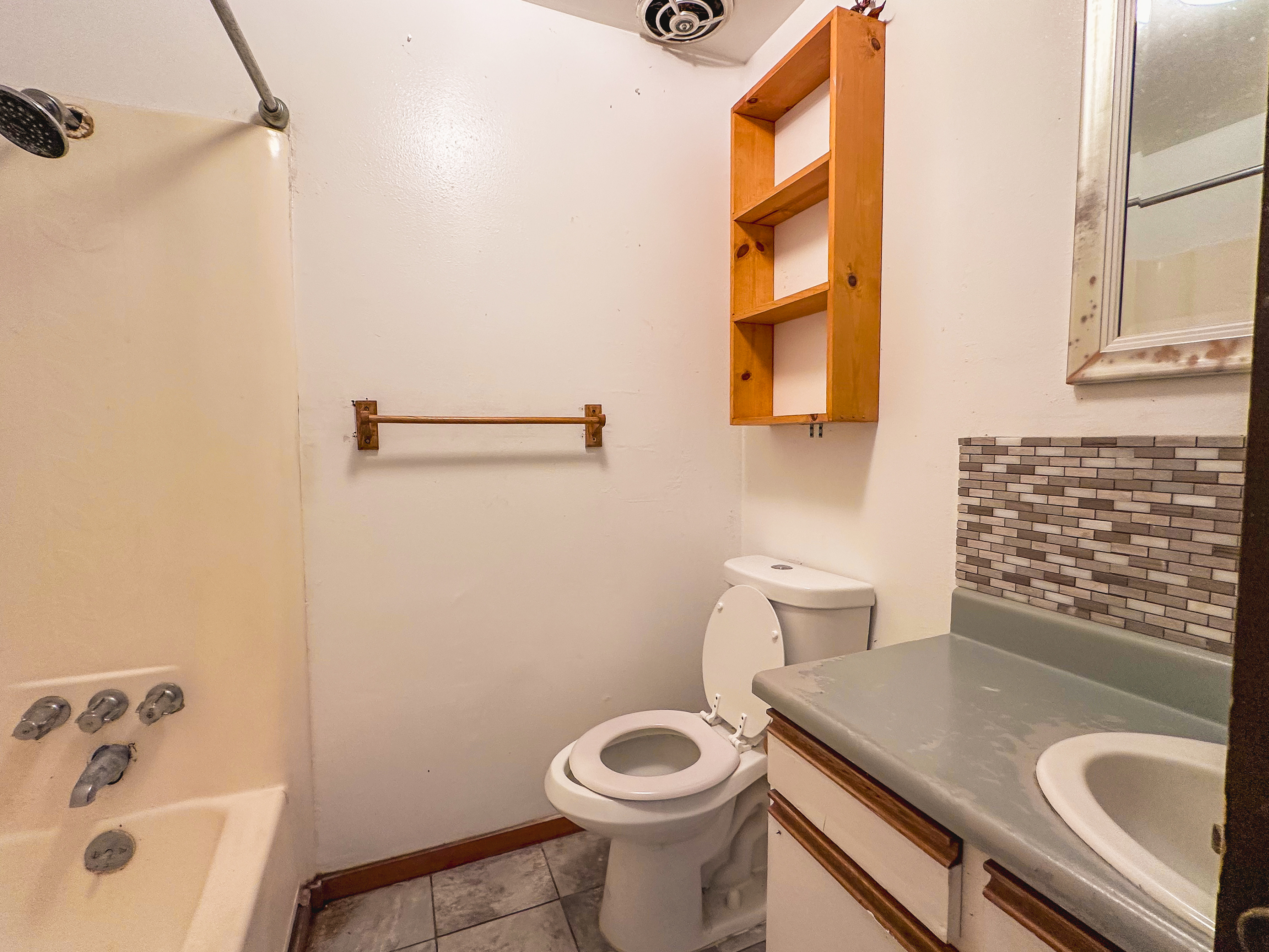 485 Waianuenue Ave D-219 Property Photo 21