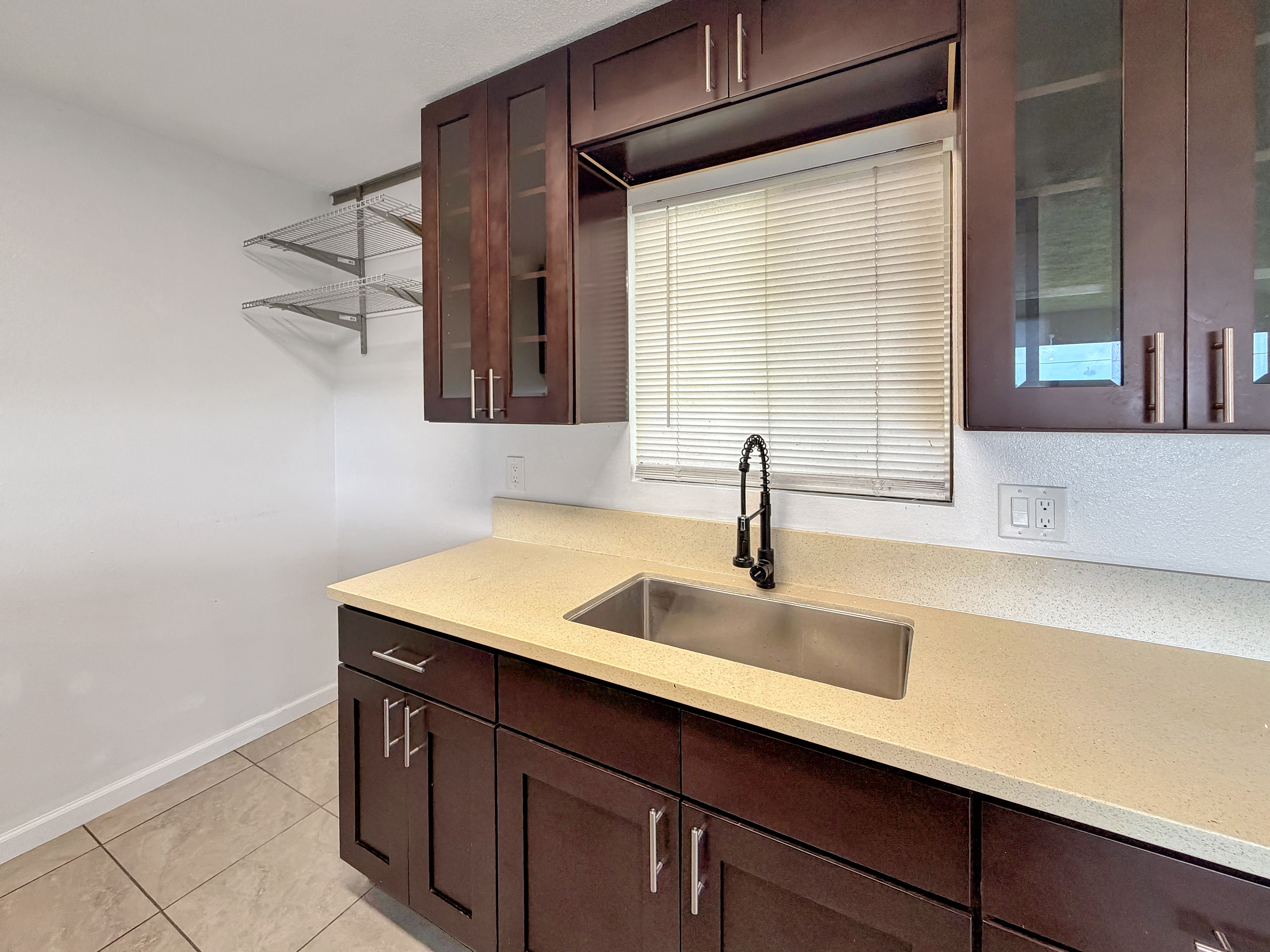 100 Hoomalu St Property Photo 5