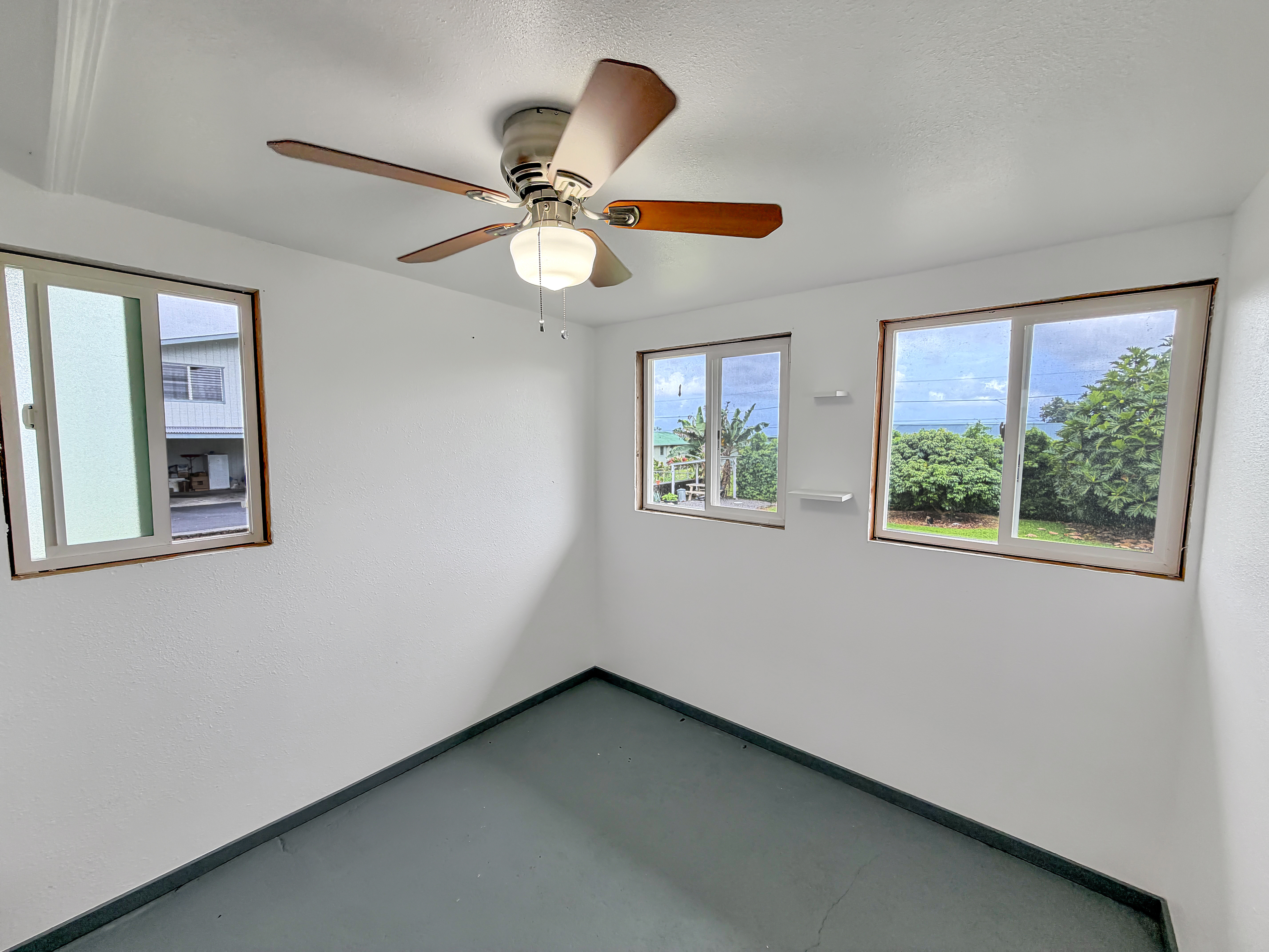 100 Hoomalu St Property Photo 6