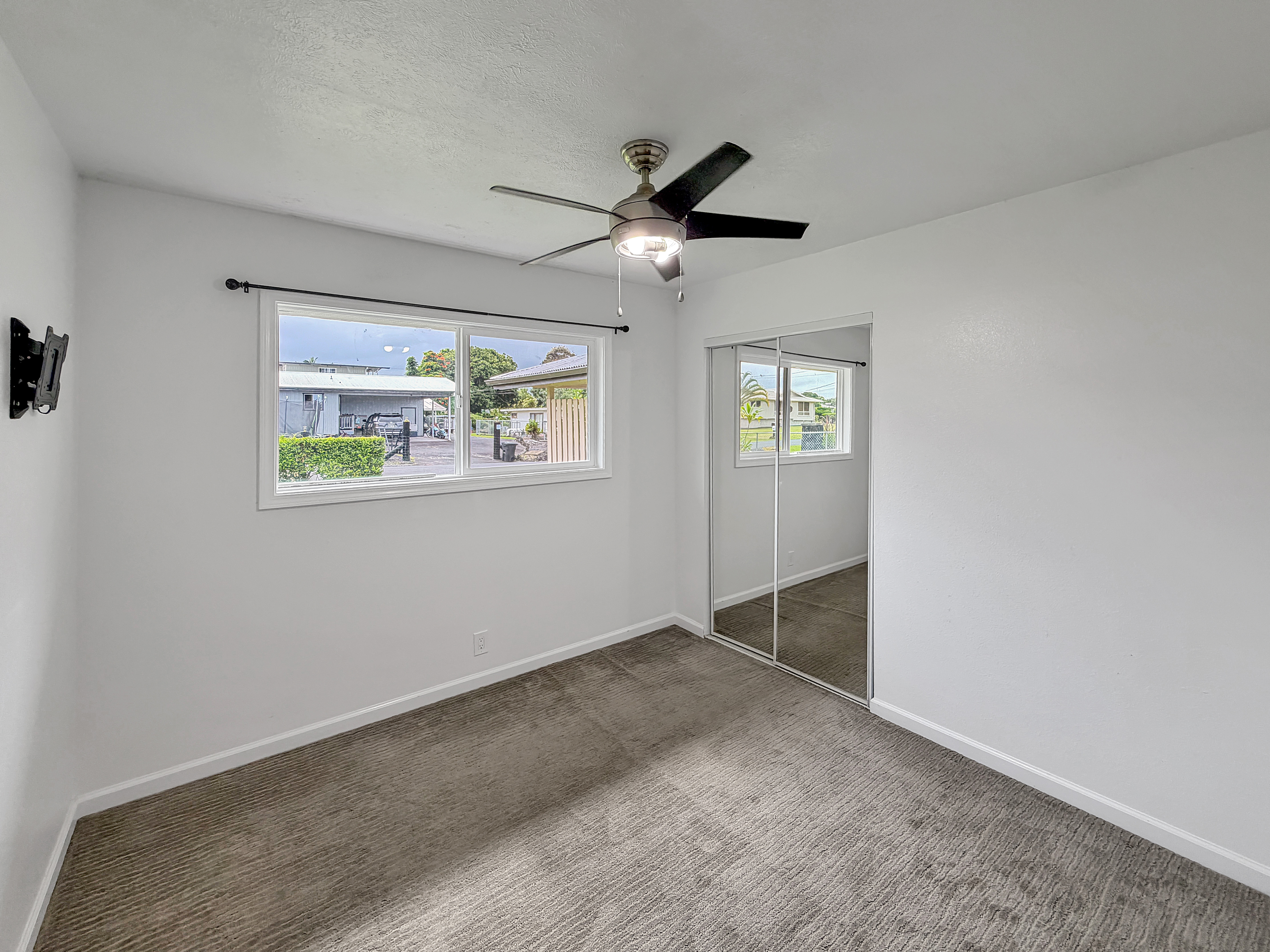 100 Hoomalu St Property Photo 9