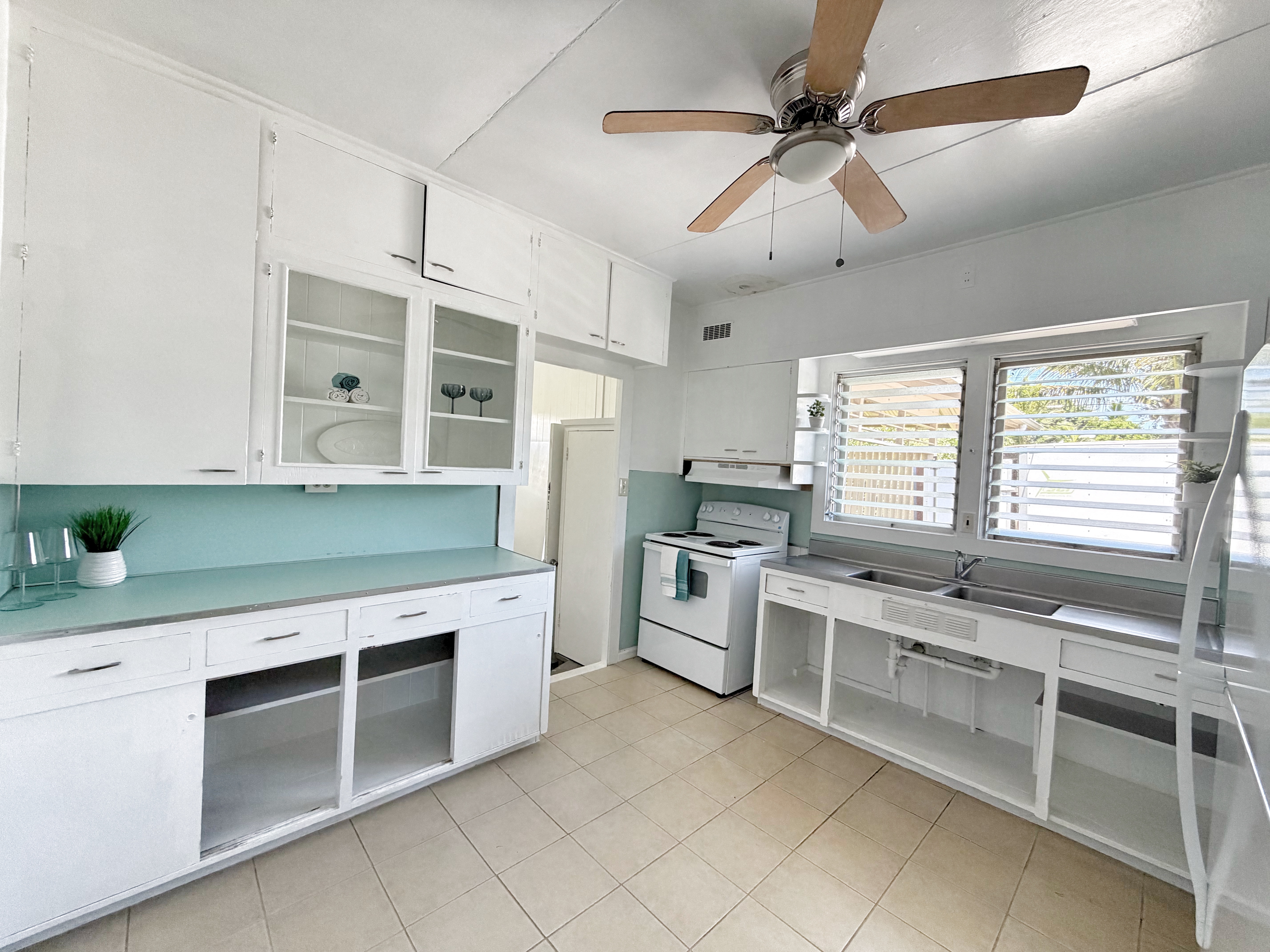 77 Iwalani St Property Photo 2