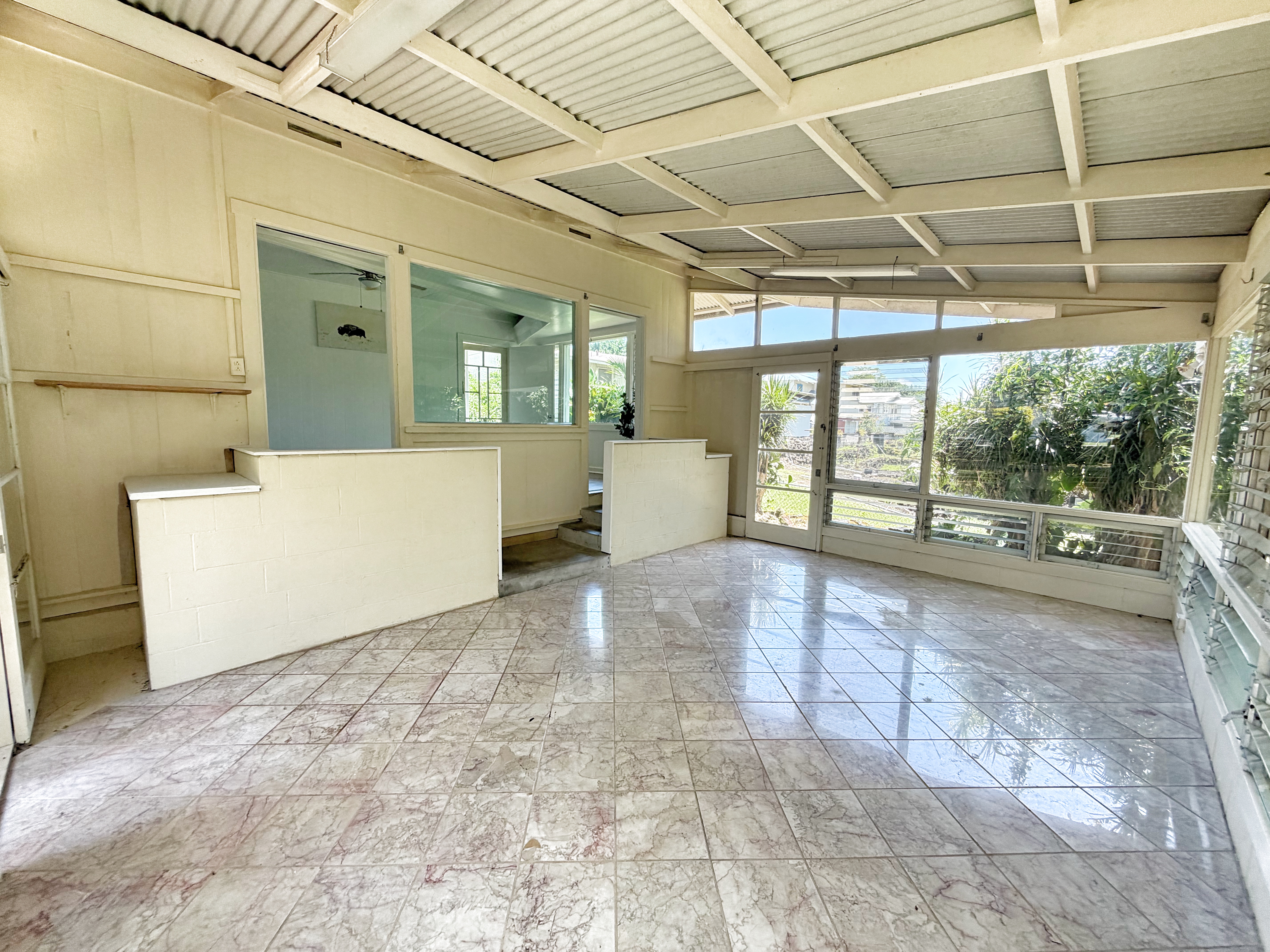 77 Iwalani St Property Photo 4