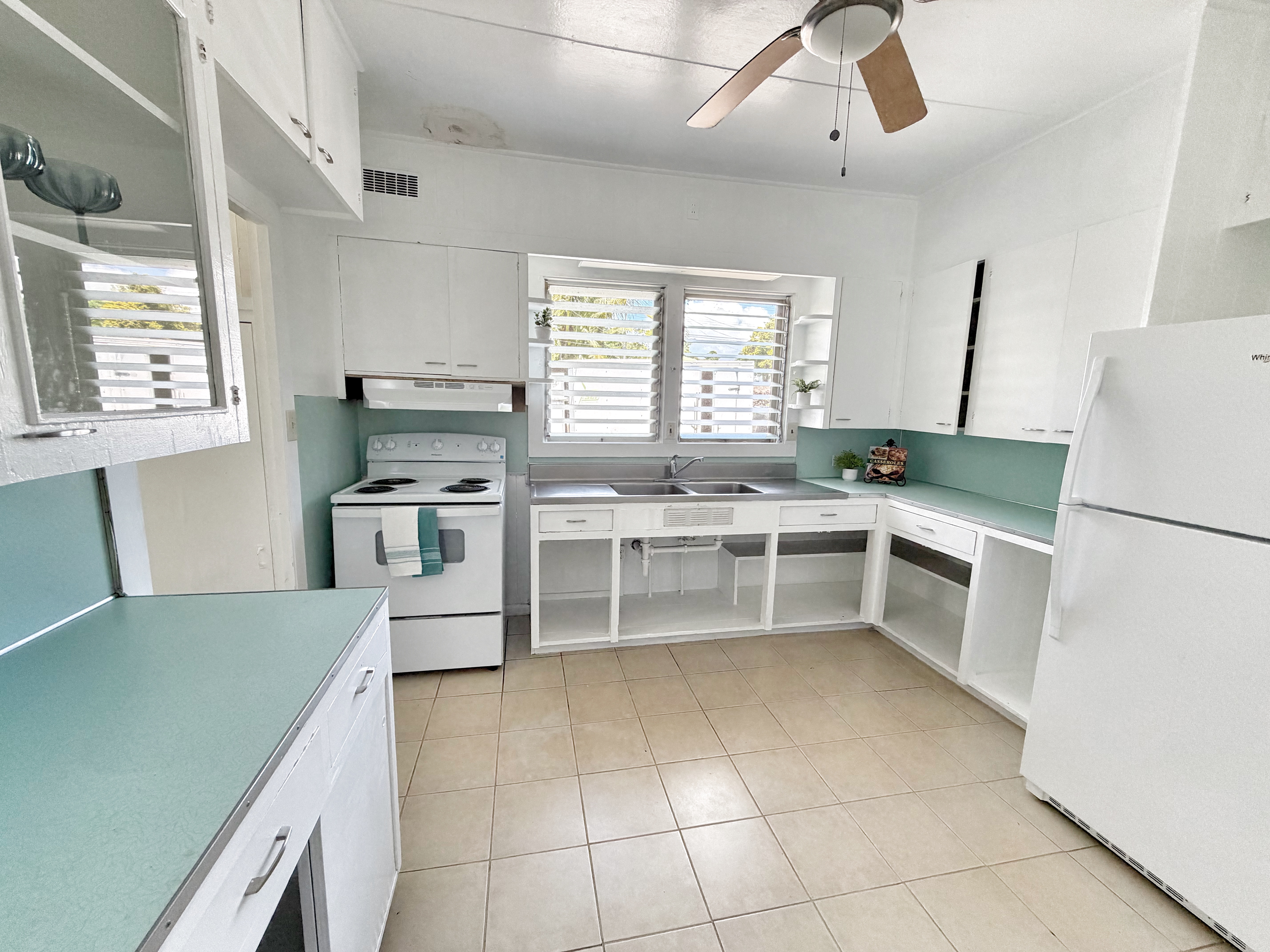 77 Iwalani St Property Photo 7