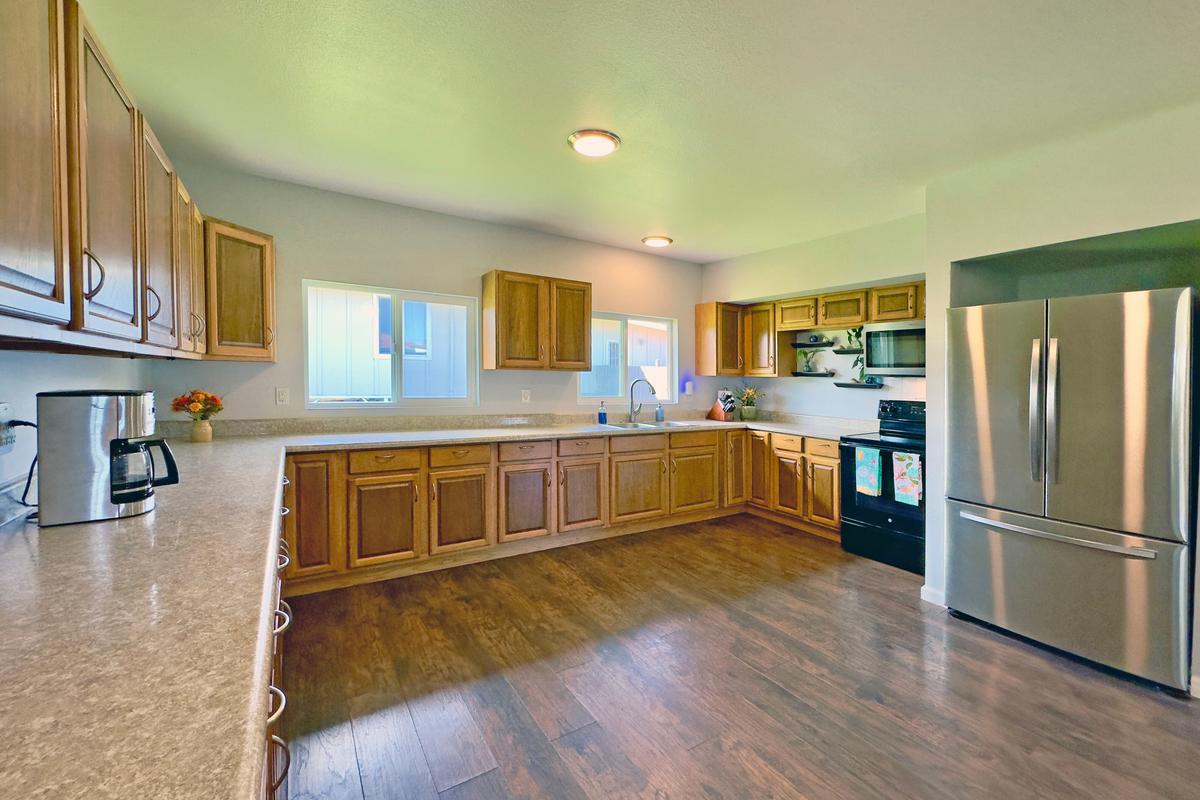 54-2461 Kynnersley Rd Property Photo 4