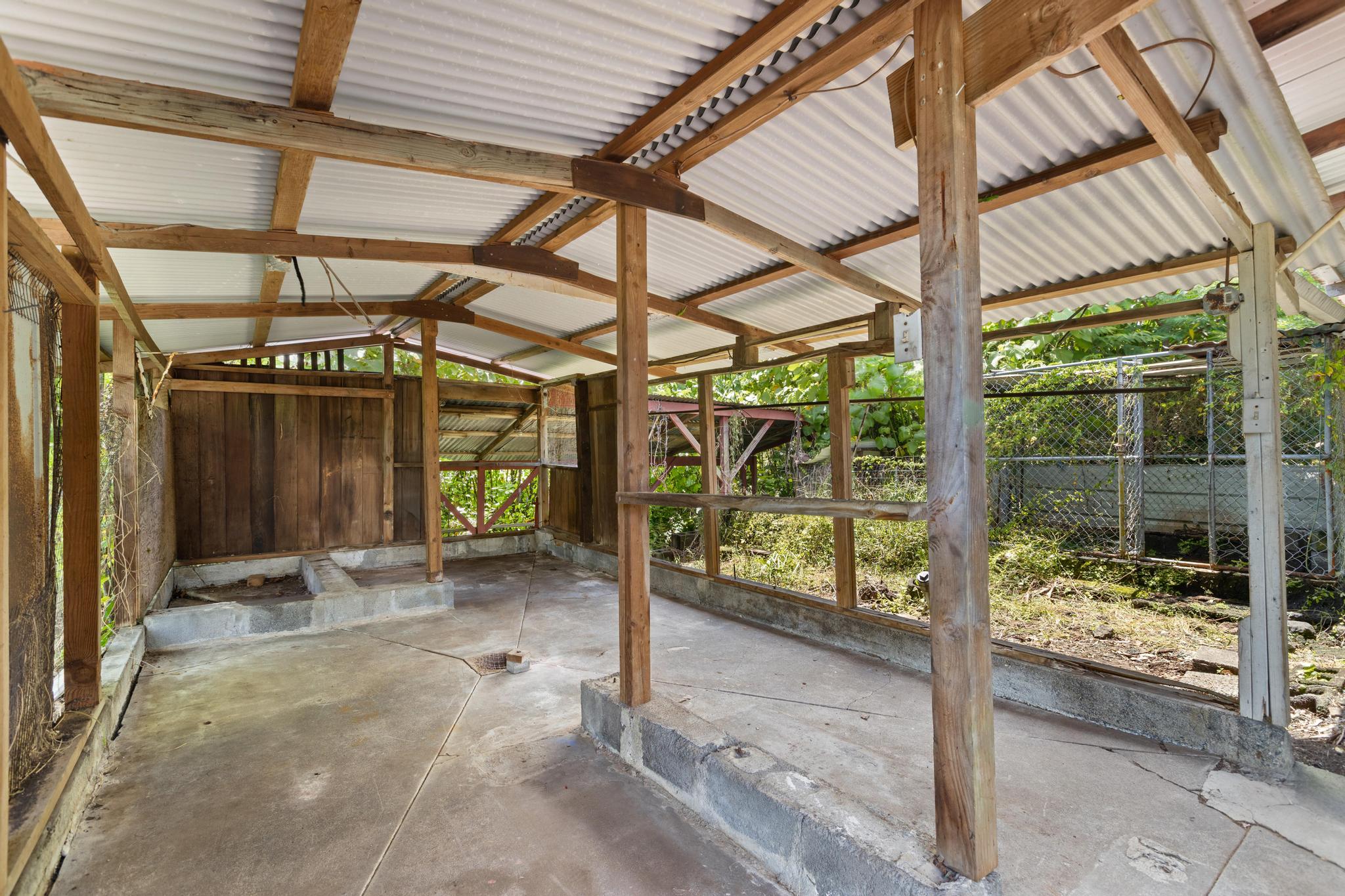 1735 Kinoole St Property Photo 10