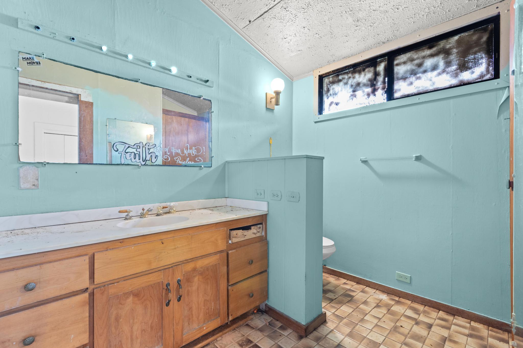 1735 Kinoole St Property Photo 26