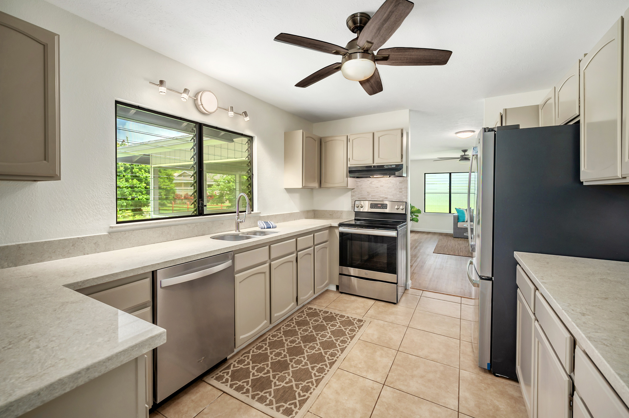 180 Hawaiiana St Property Photo 7