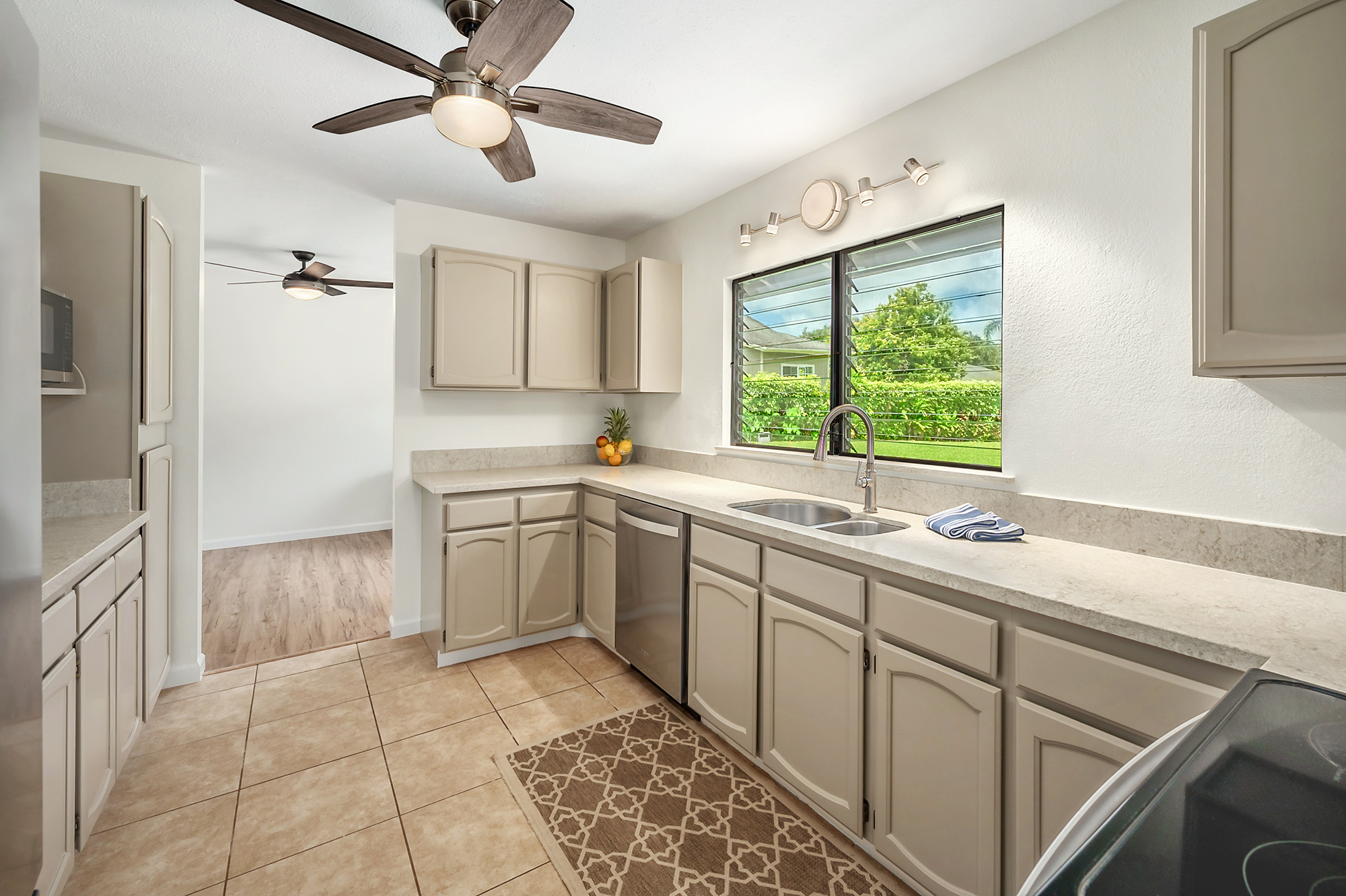 180 Hawaiiana St Property Photo 8