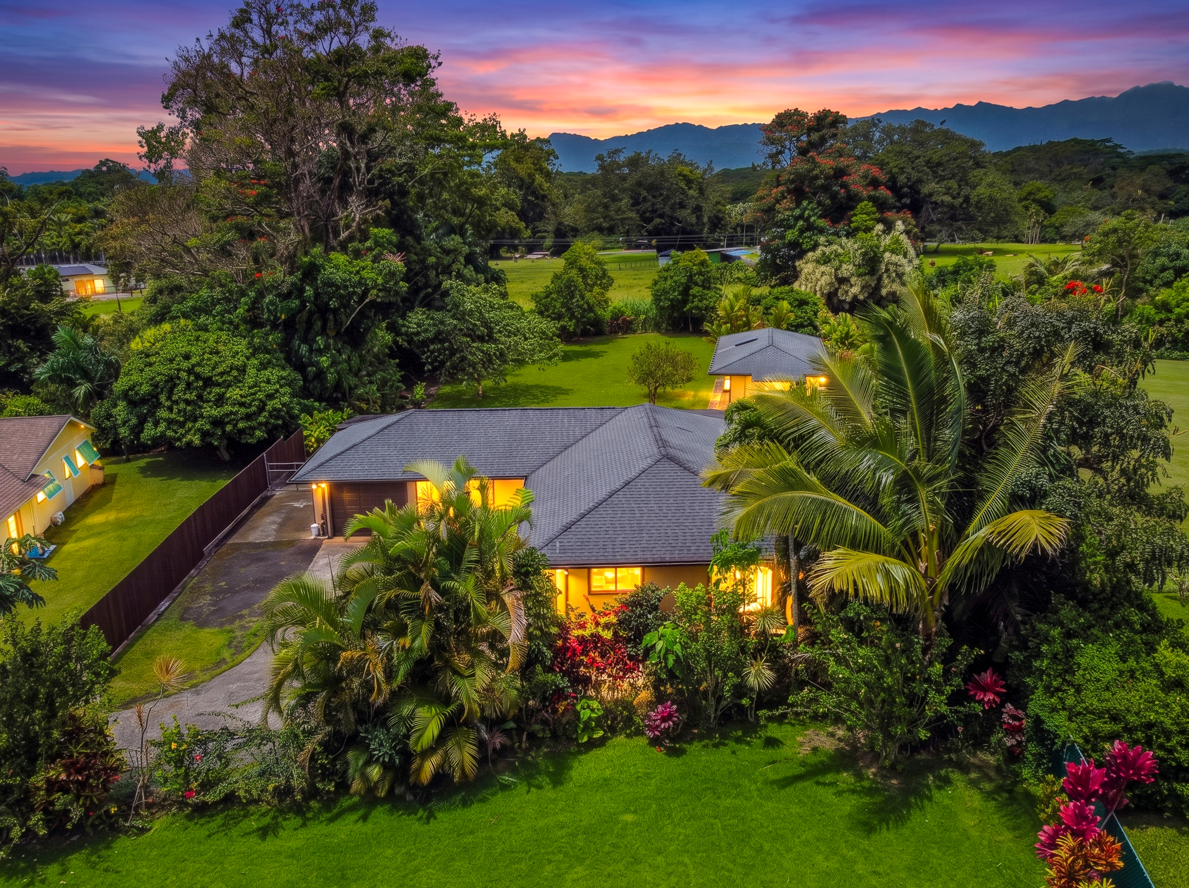 7165 Aina Pono St Property Photo 2