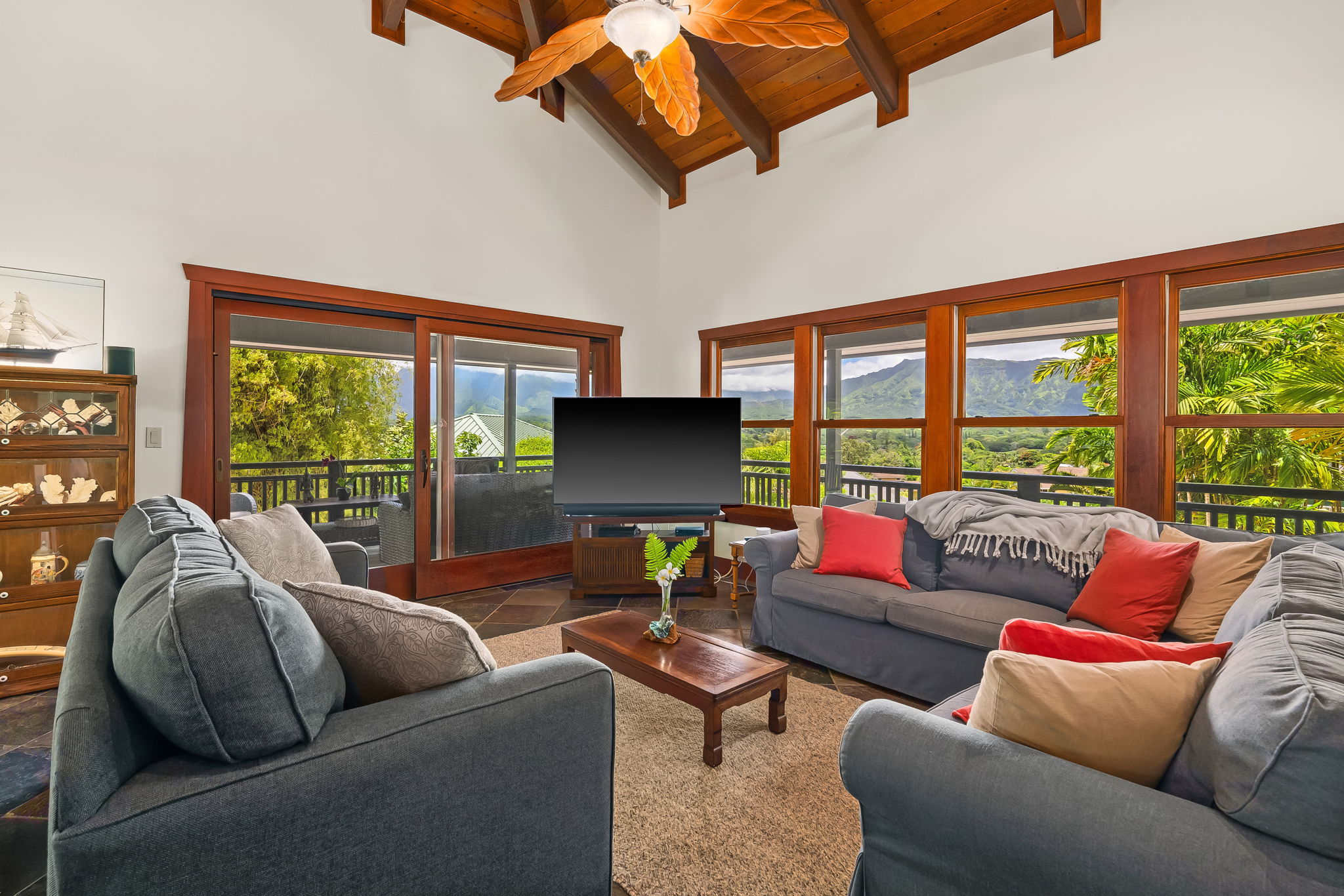 1328 Ihona Pl Property Photo 3