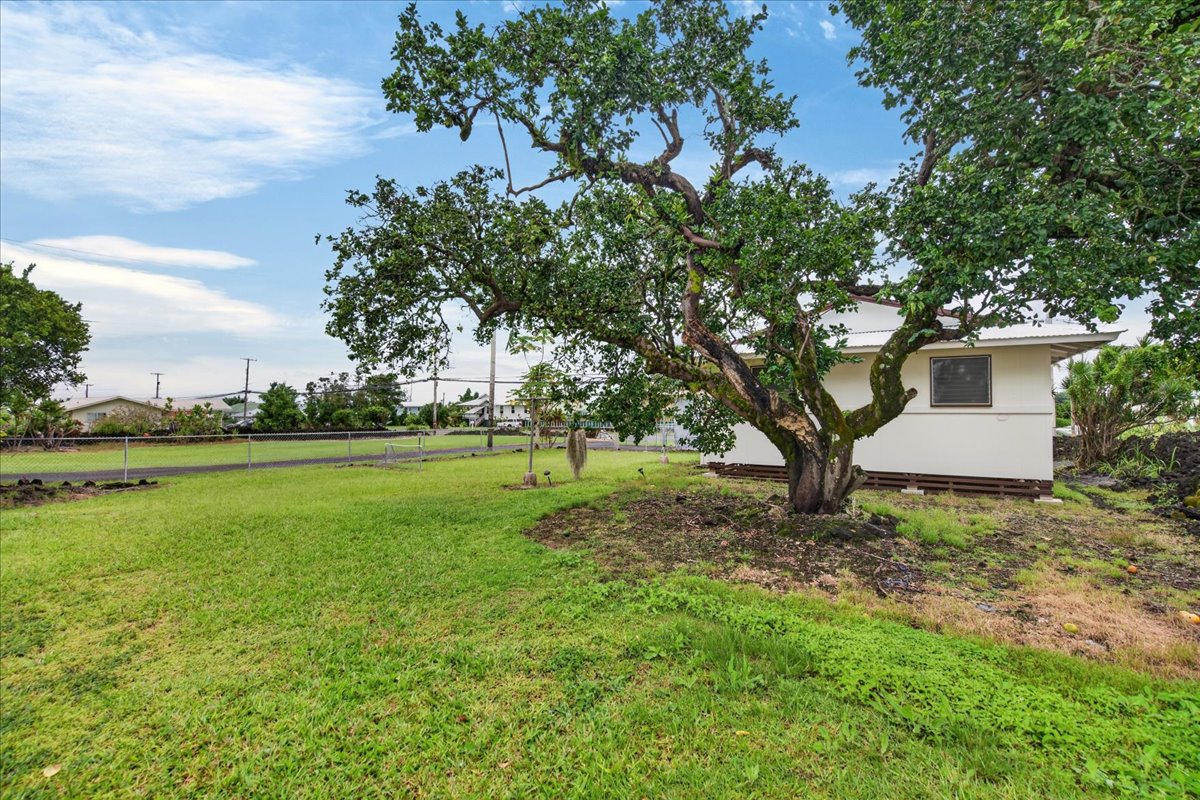 2098 Kinoole St Property Photo 8