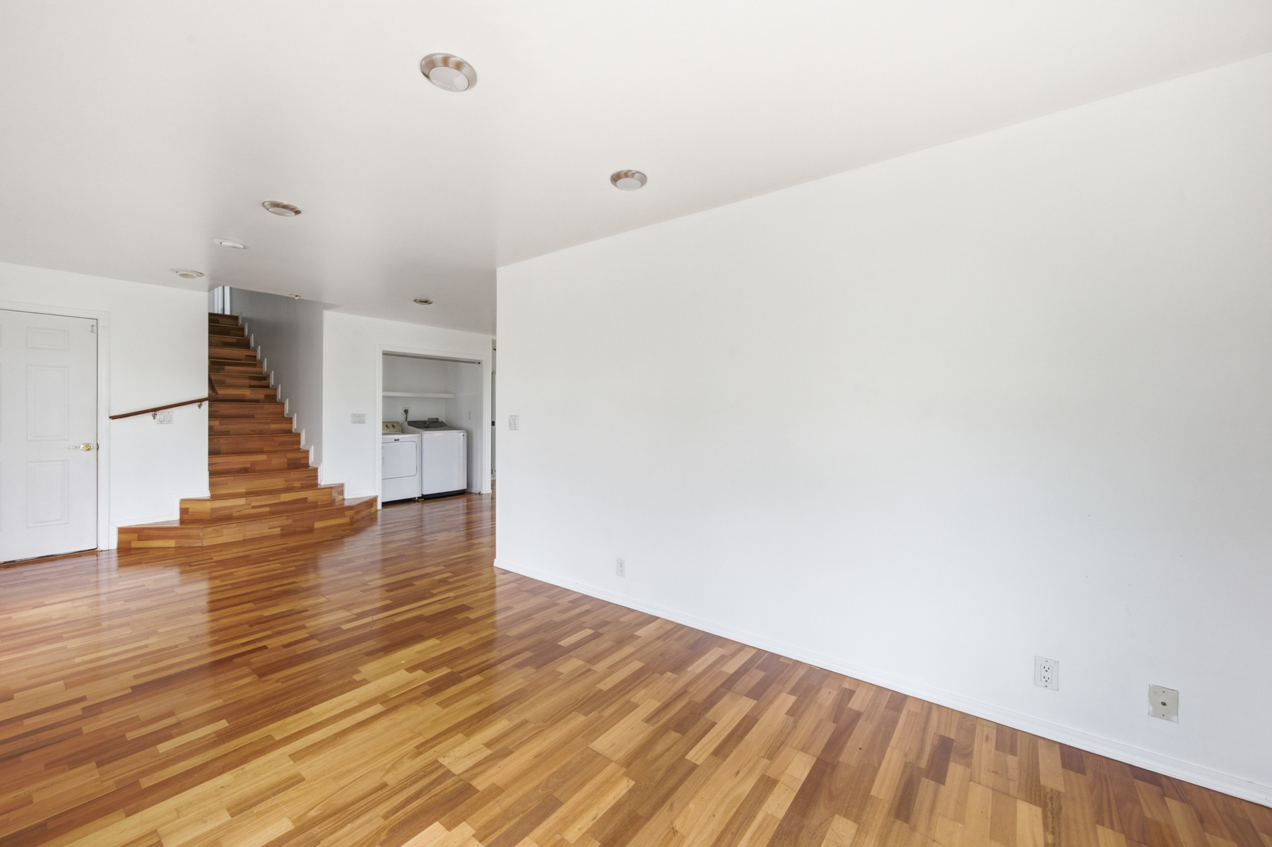 3144-b Unahe St Property Photo 10