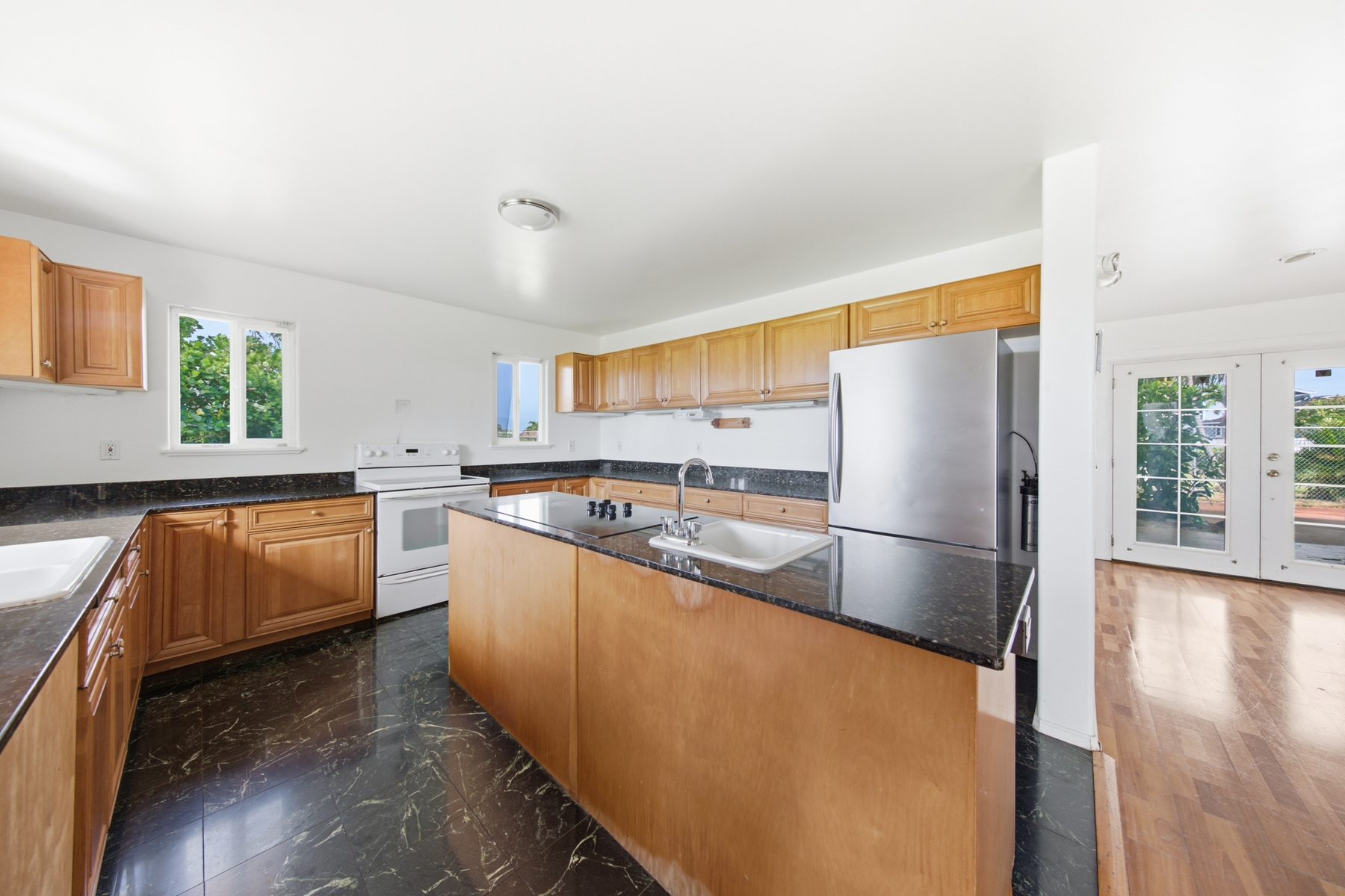 3144-b Unahe St Property Photo 12