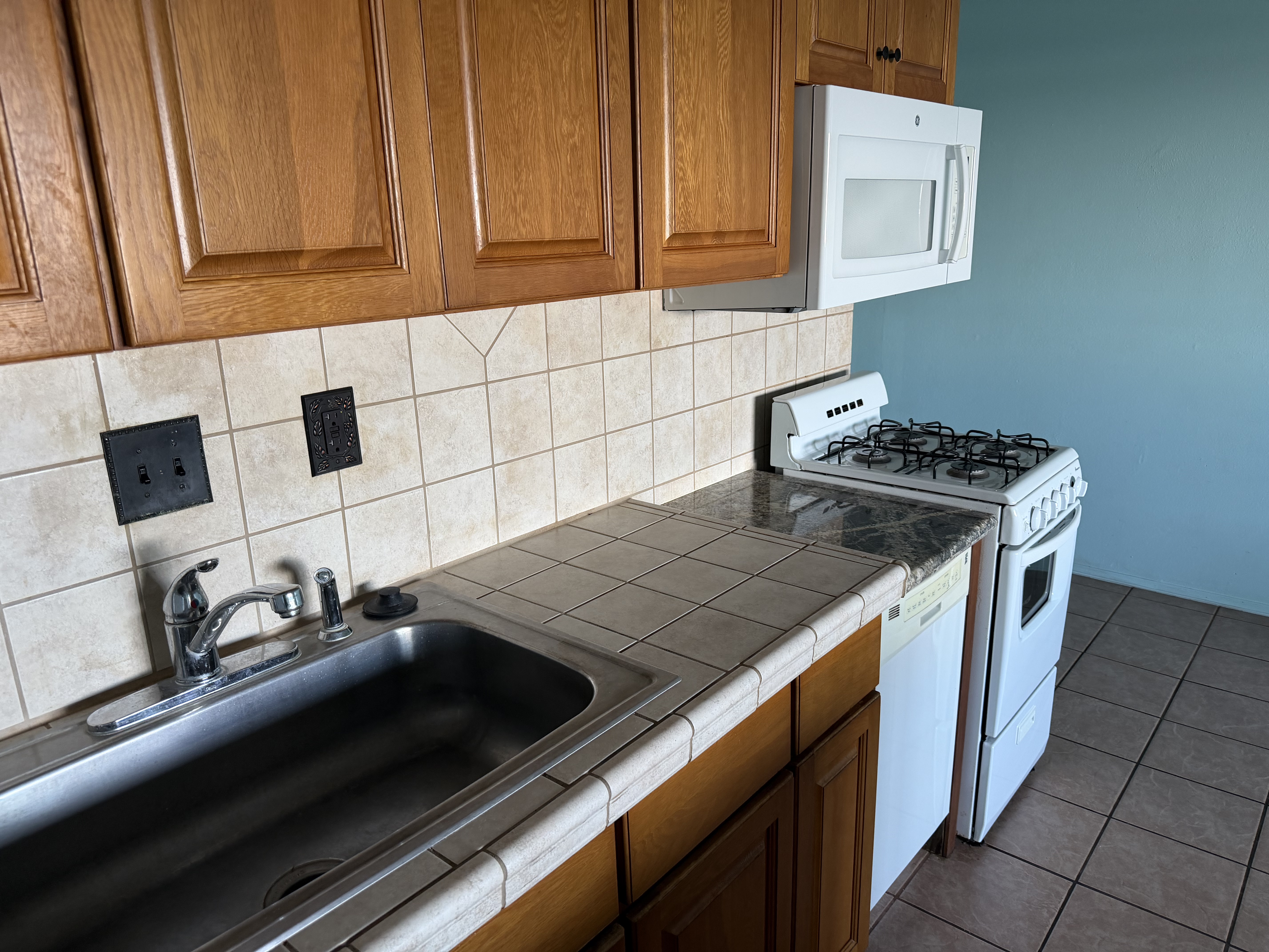 355 Orchid Manor 320 Property Photo 6