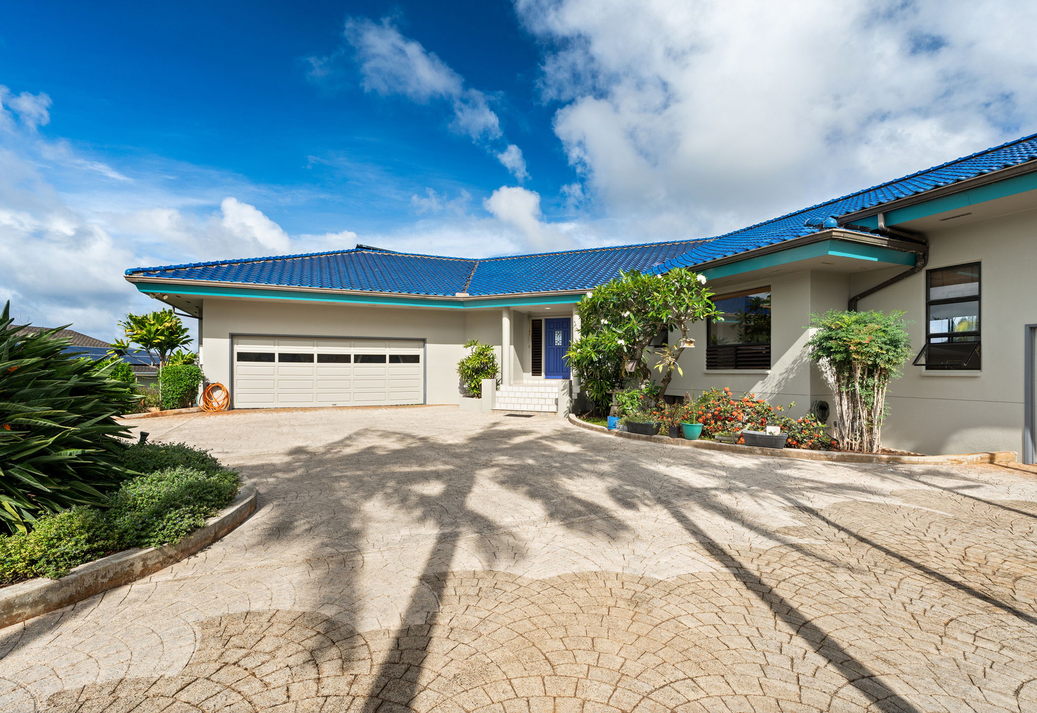 2940 Kanani St Property Photo 2