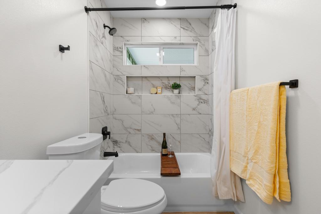 11-3976 Liona St Property Photo 11