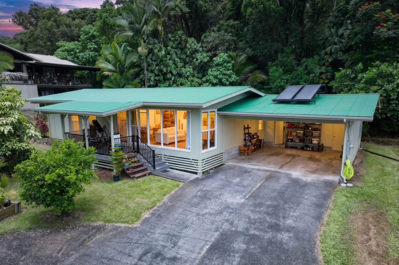 243 Aipuni St Property Photo 1