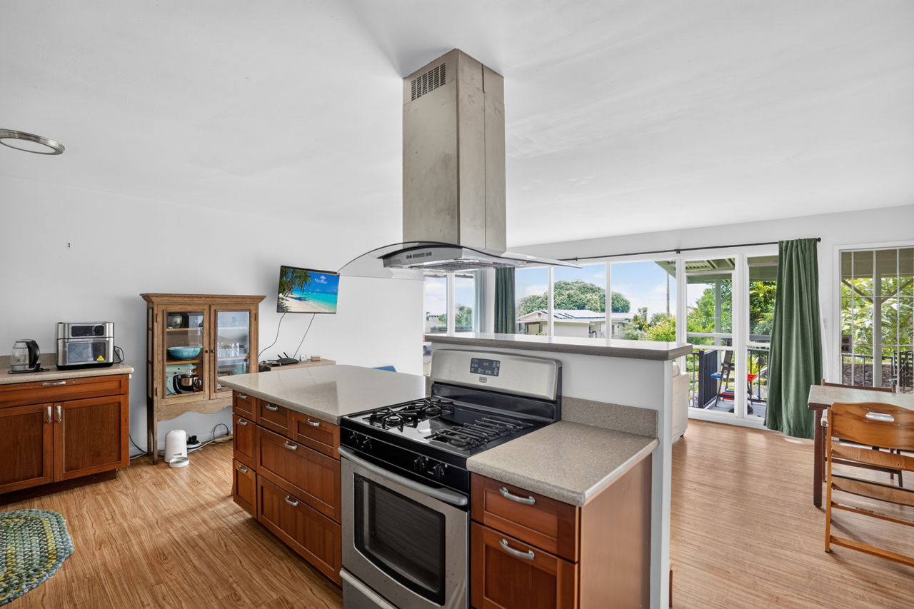 243 Aipuni St Property Photo 5