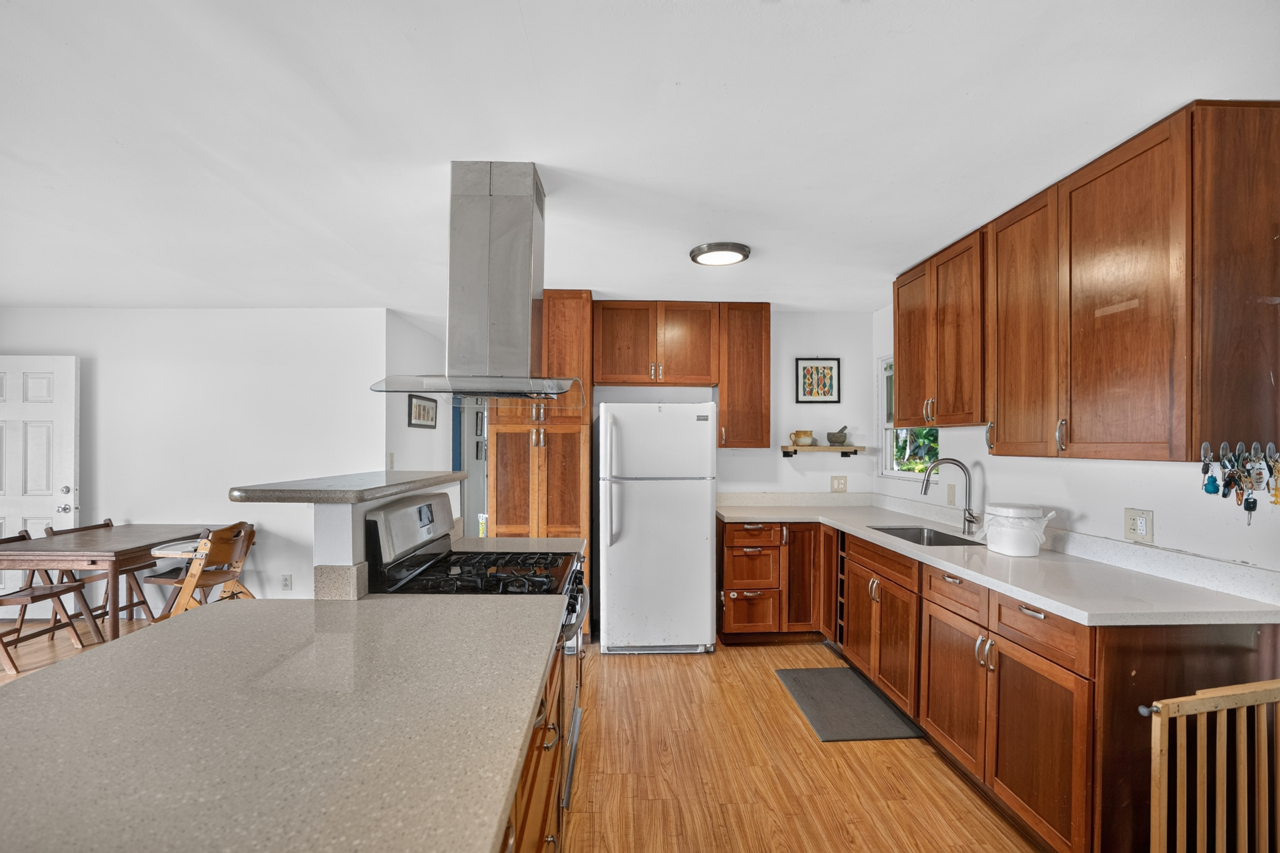 243 Aipuni St Property Photo 6