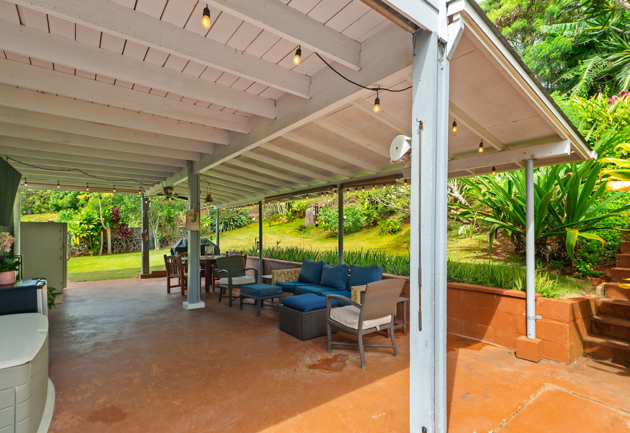 2899 Aukoi St Property Photo 3