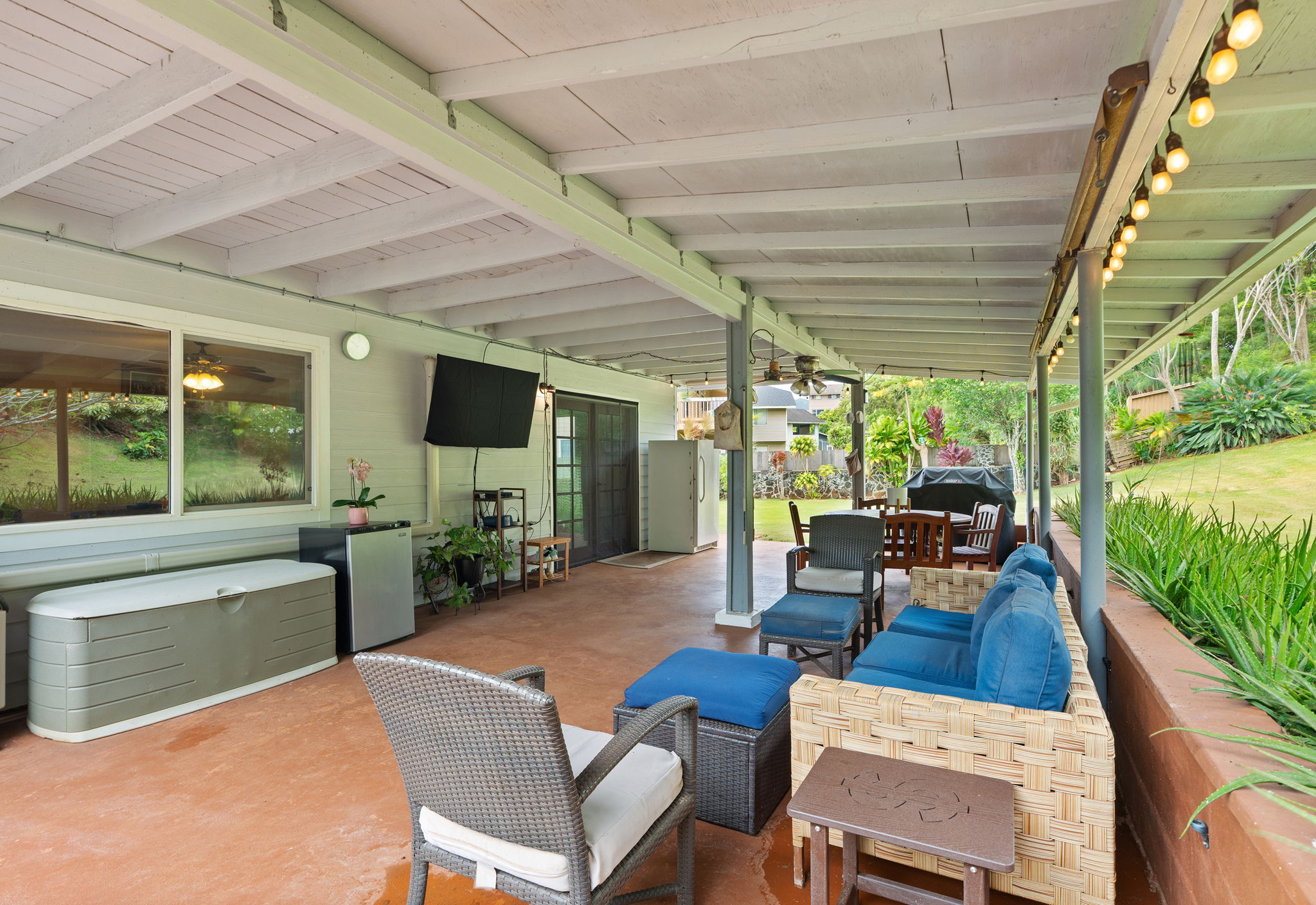 2899 Aukoi St Property Photo 4