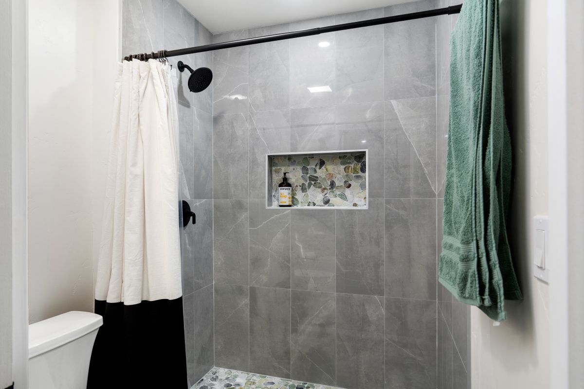 15-2054 6th Ave Property Photo 18
