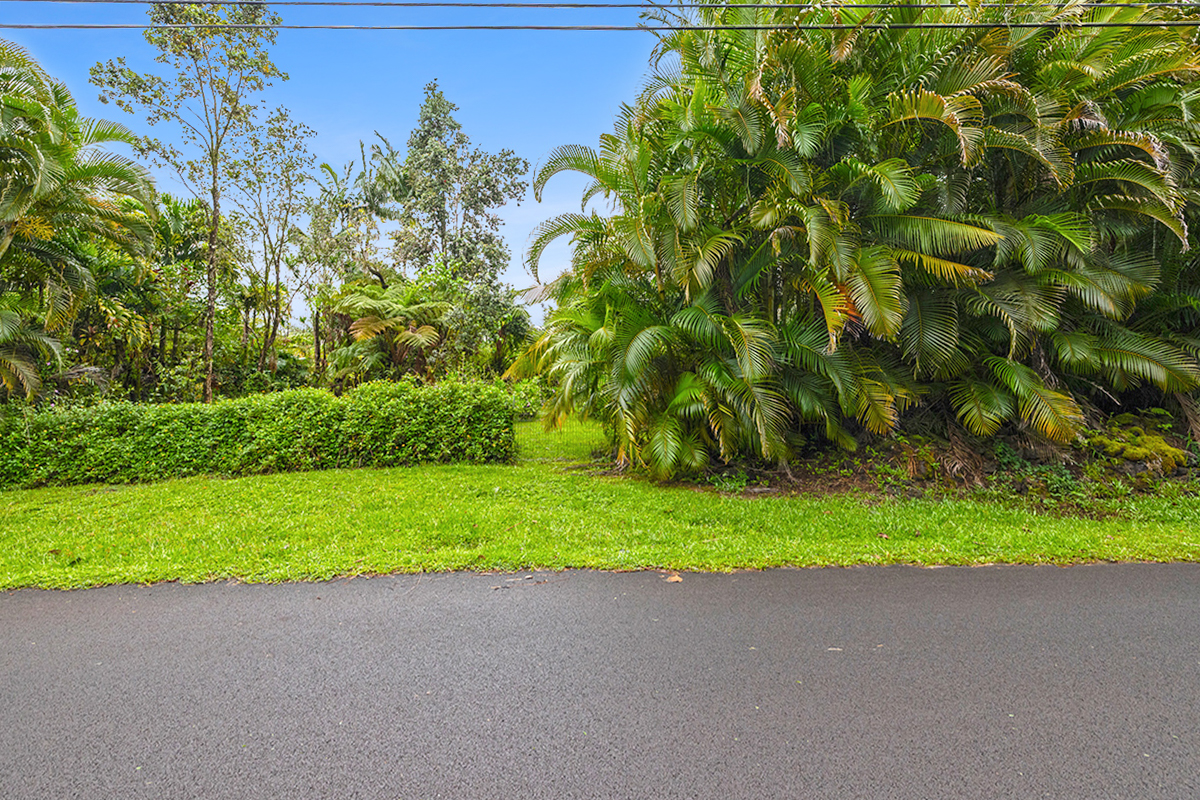 MAILE ST Property Photo 1