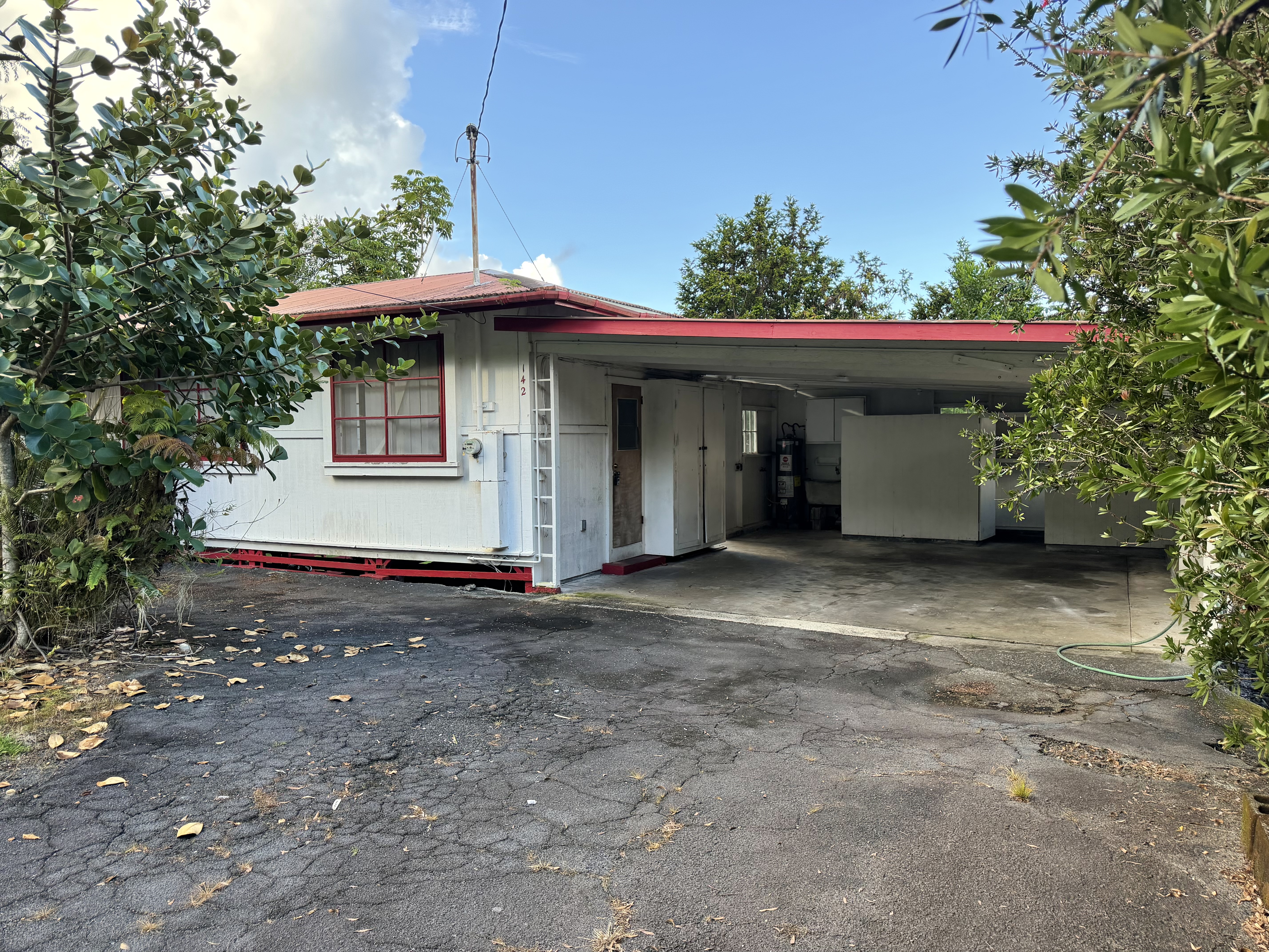 142 Palani St Property Photo 1