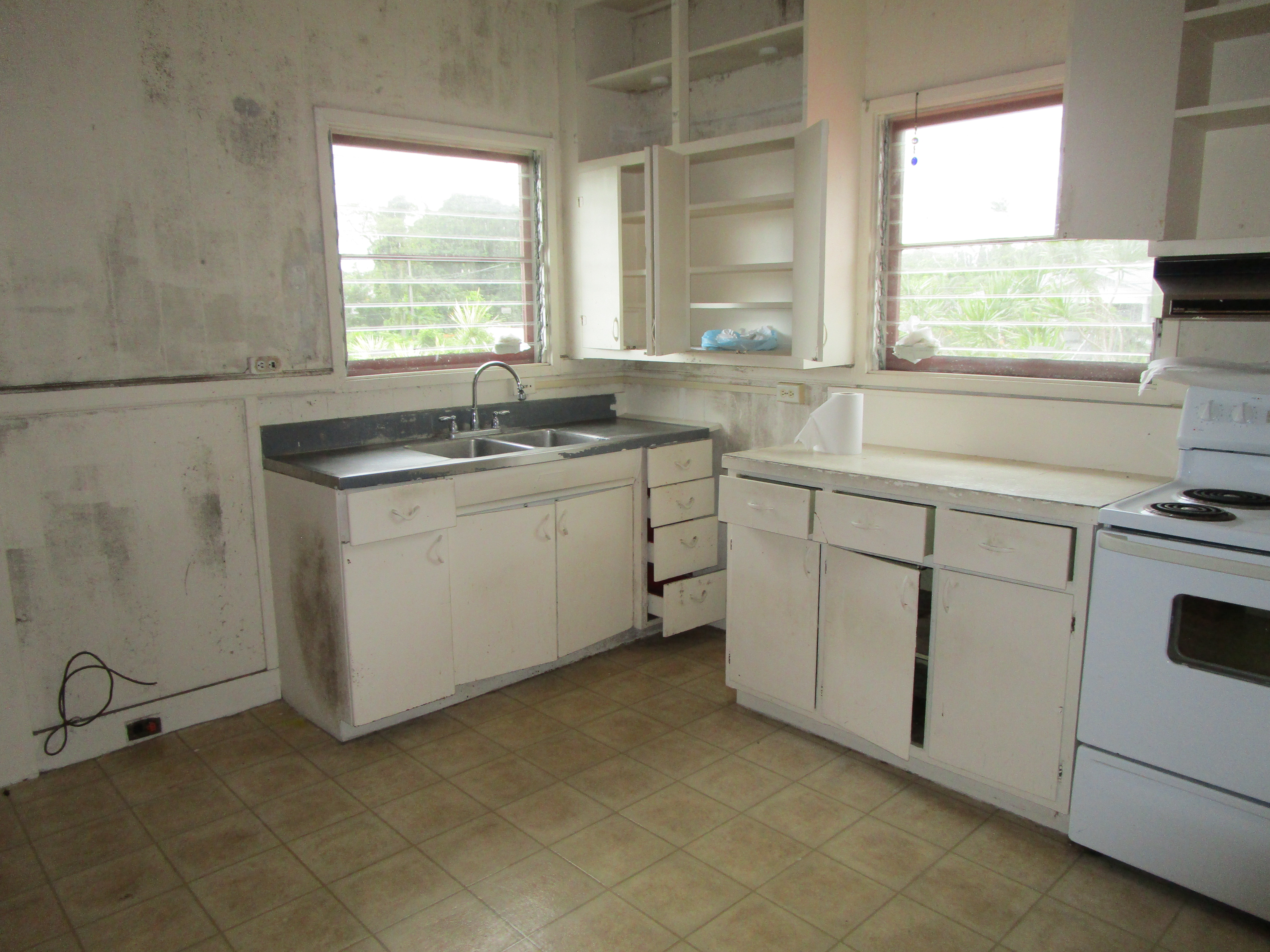 66 Ohea St Property Photo 3