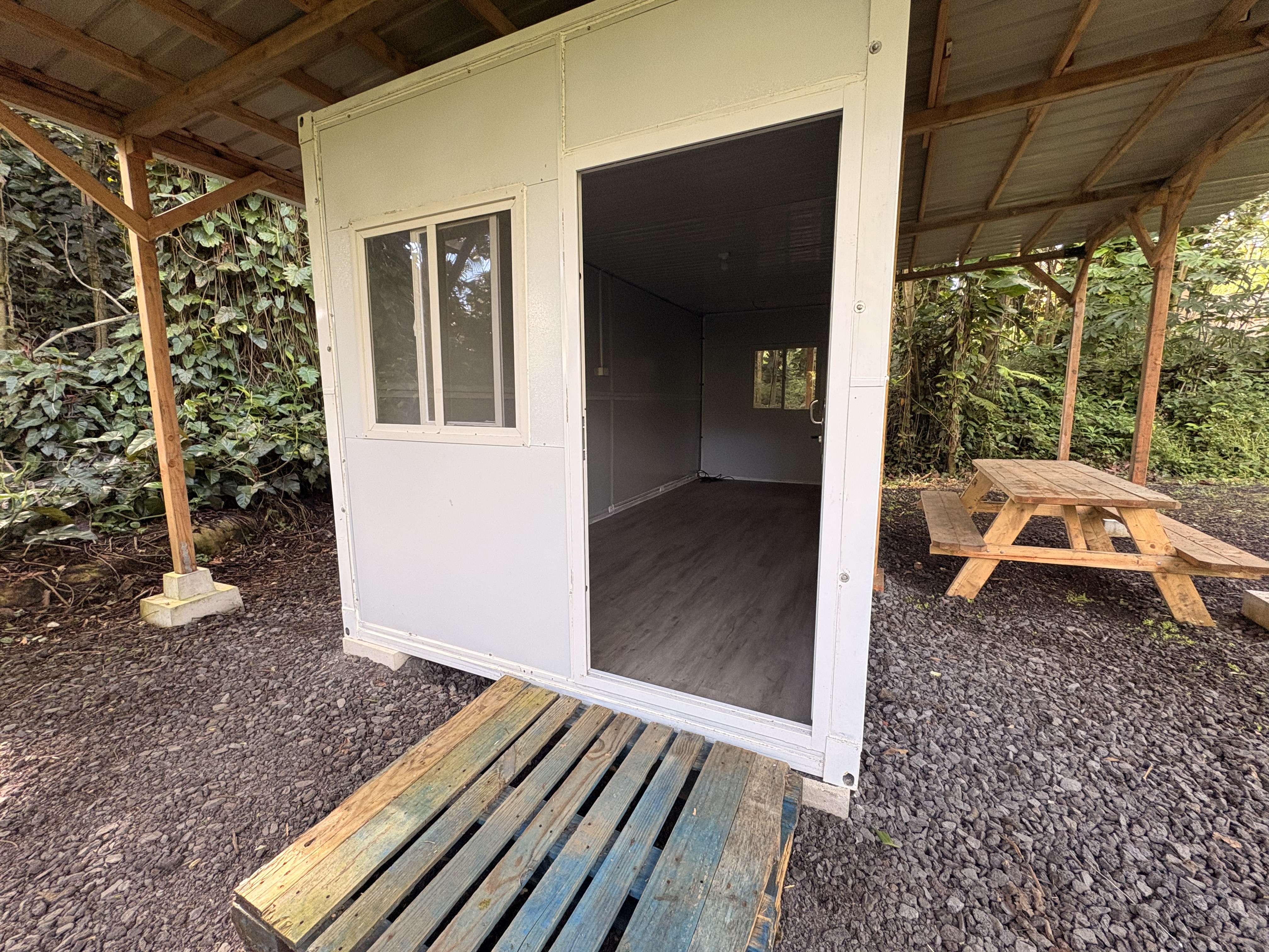 Leilani Estates Property Photo 3
