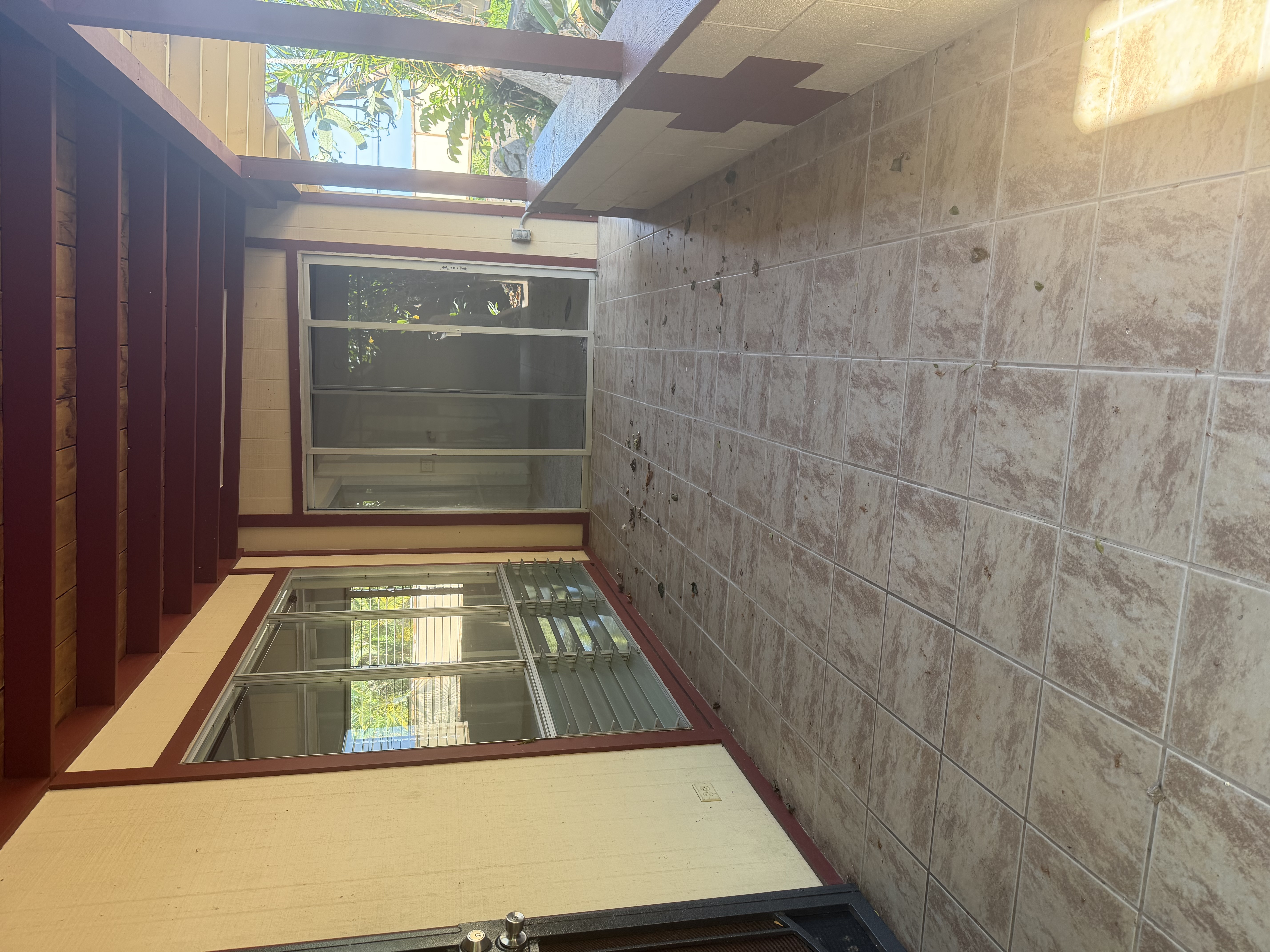 733100 Property Photo 3