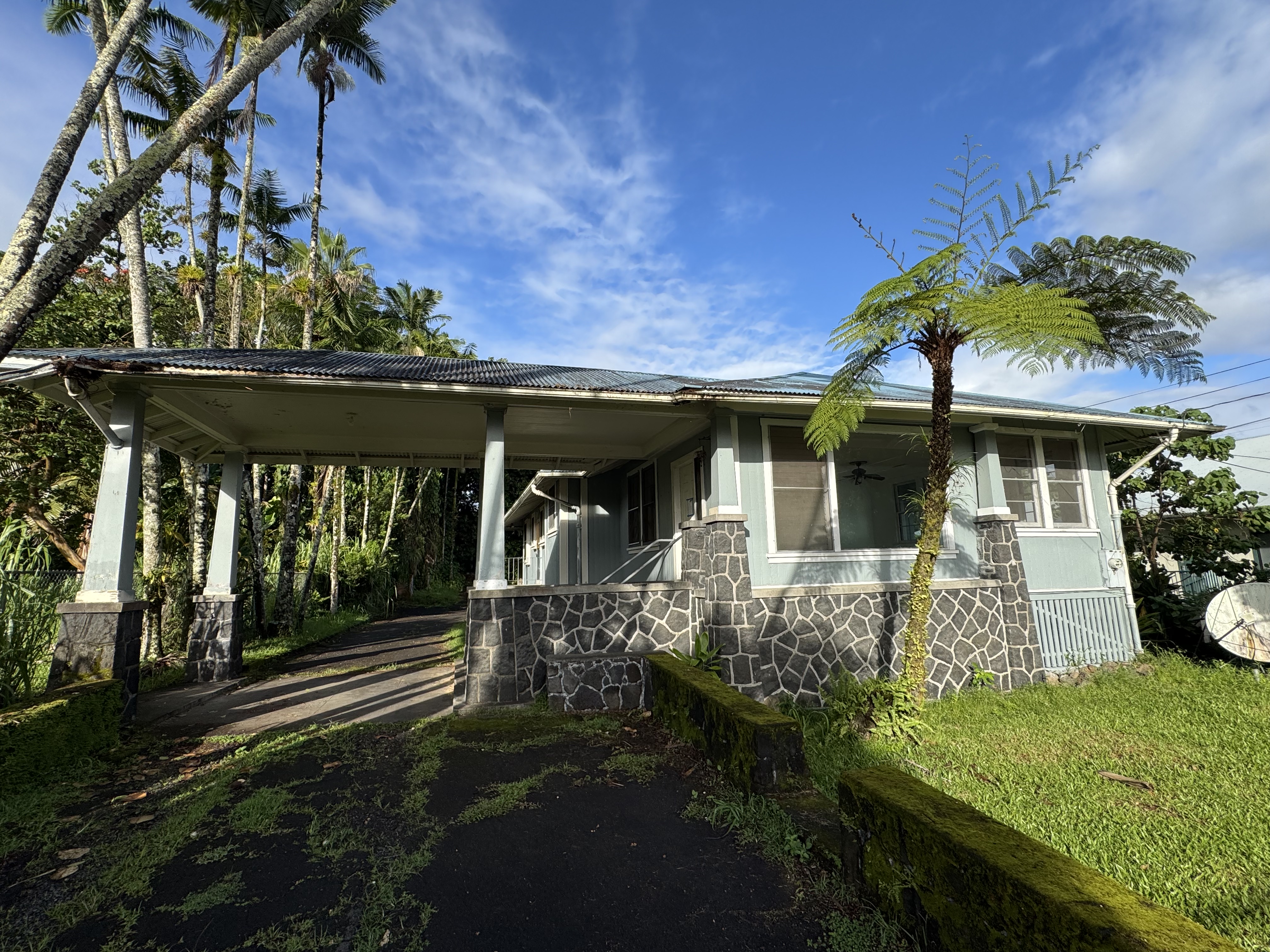 1186 Kinoole St Property Photo 1