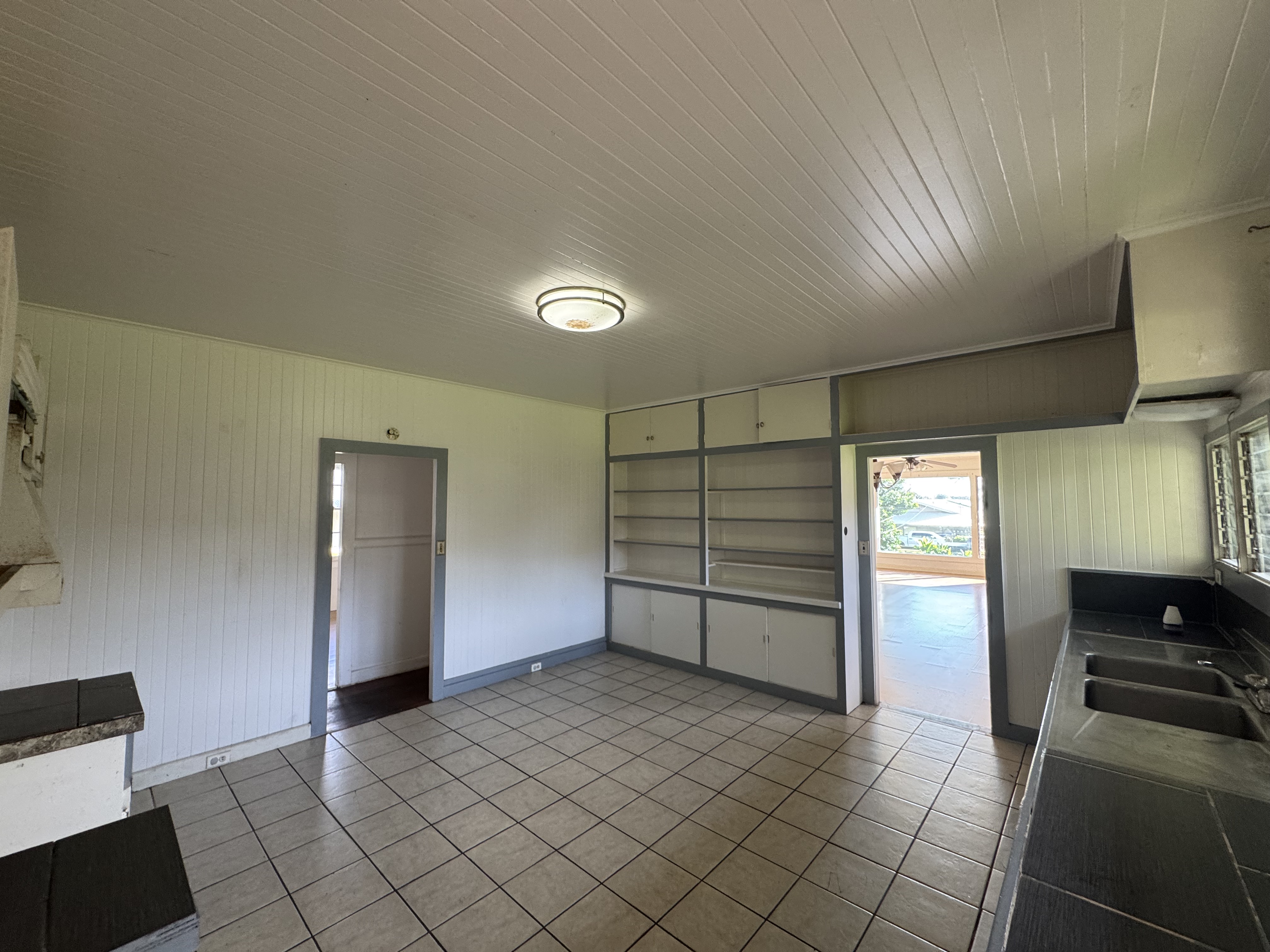 1186 Kinoole St Property Photo 7