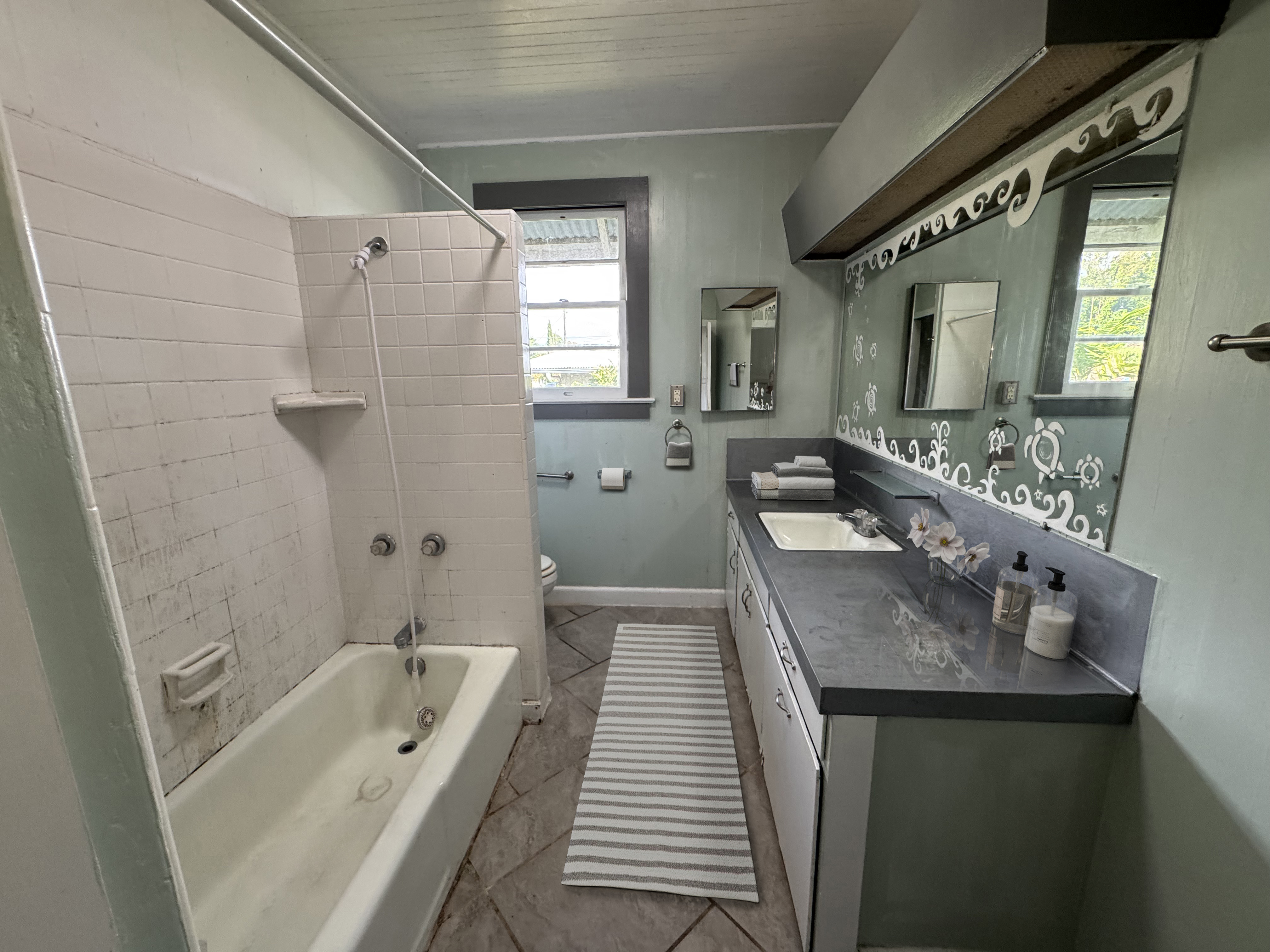 1186 Kinoole St Property Photo 12