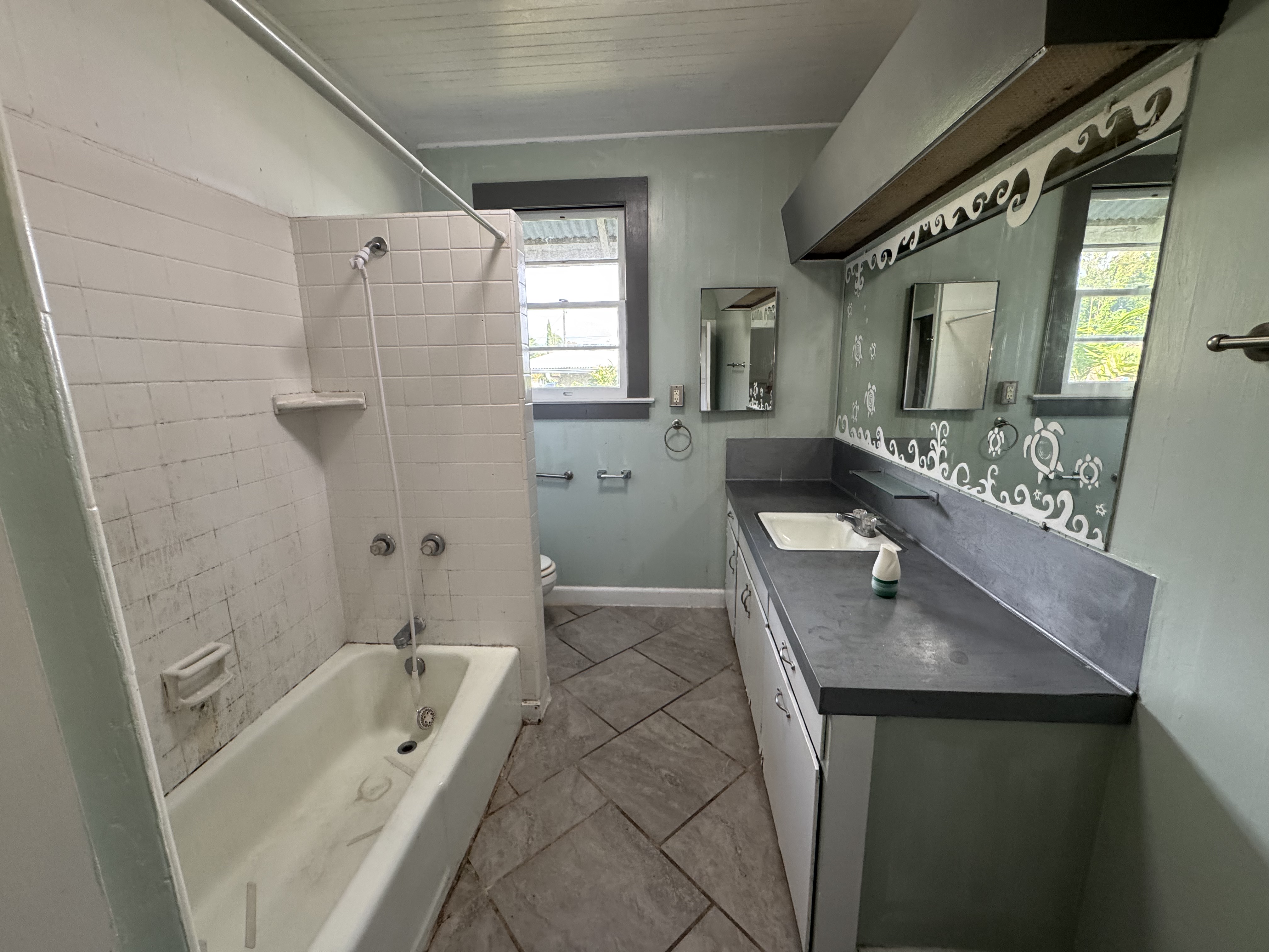 1186 Kinoole St Property Photo 13